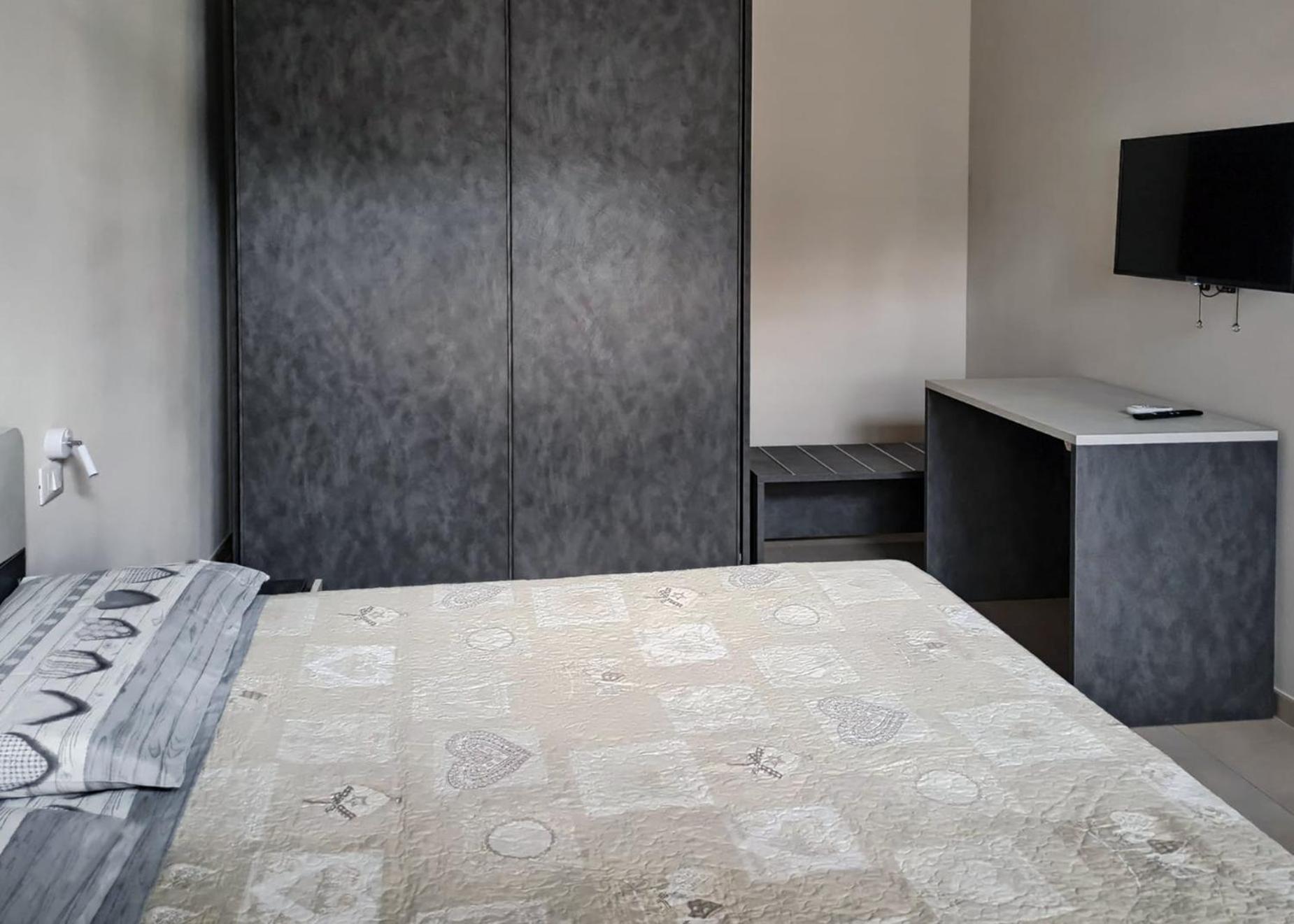 One-Bedroom Standard Apartment