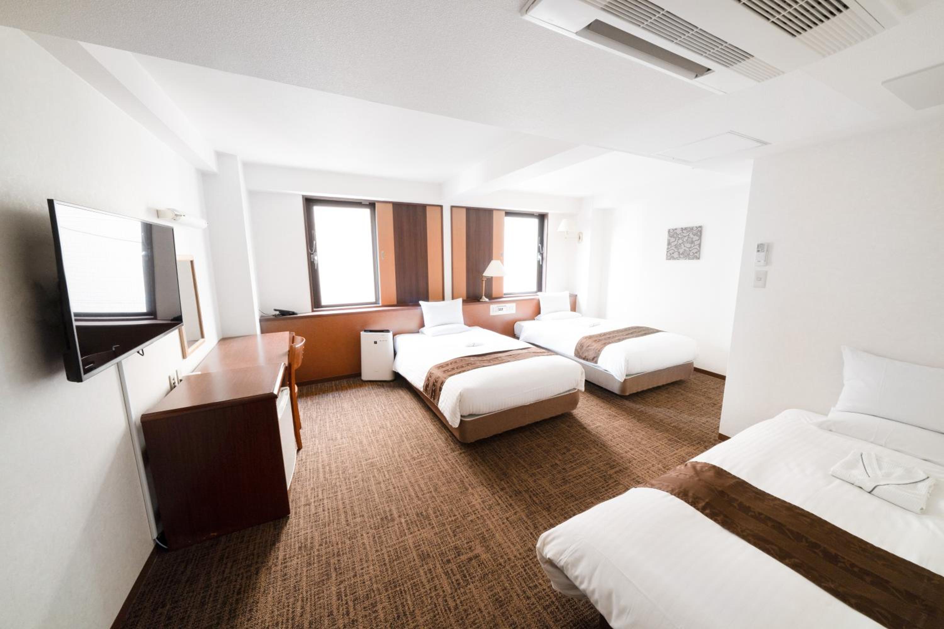 Twin Room with Extra Bed - Non-Smoking