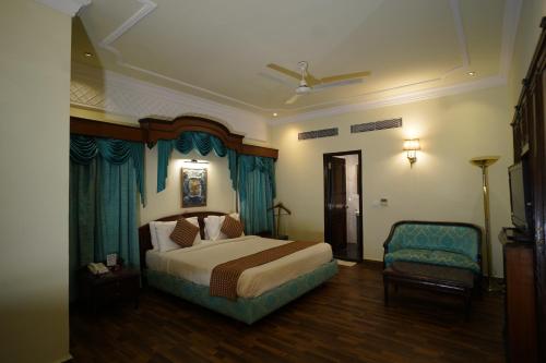 Executive Suite - Photo 4