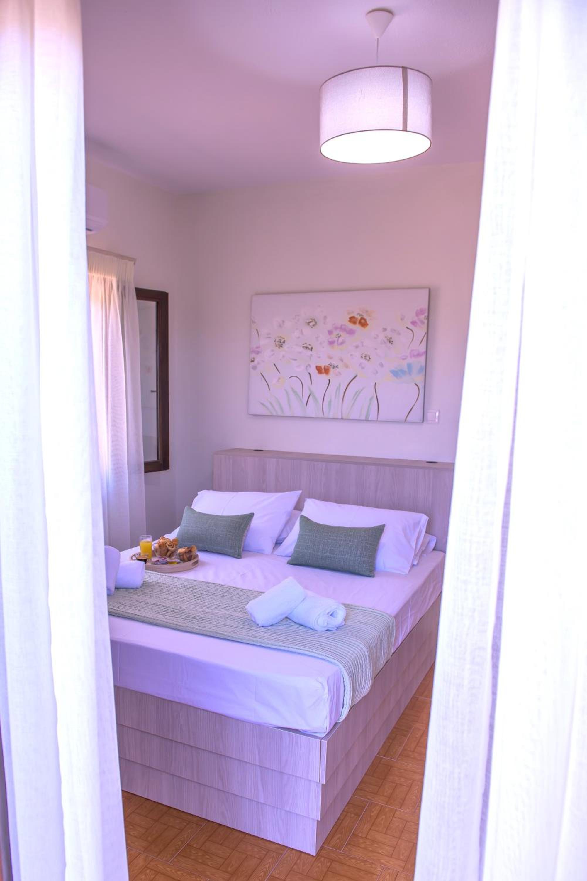 One-Bedroom House photo 1