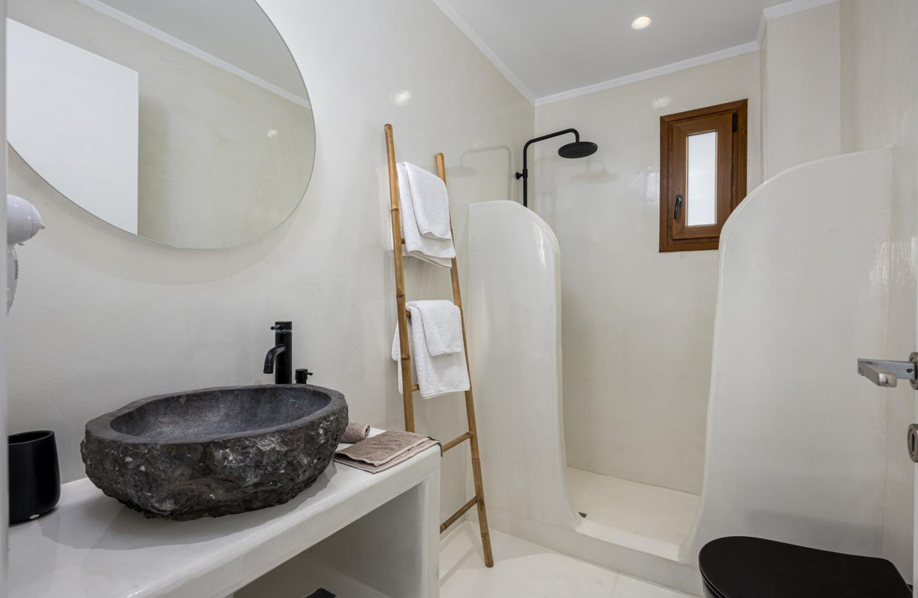 Superior Suite with Outdoor Hot Tub & Sea View - Photo 20