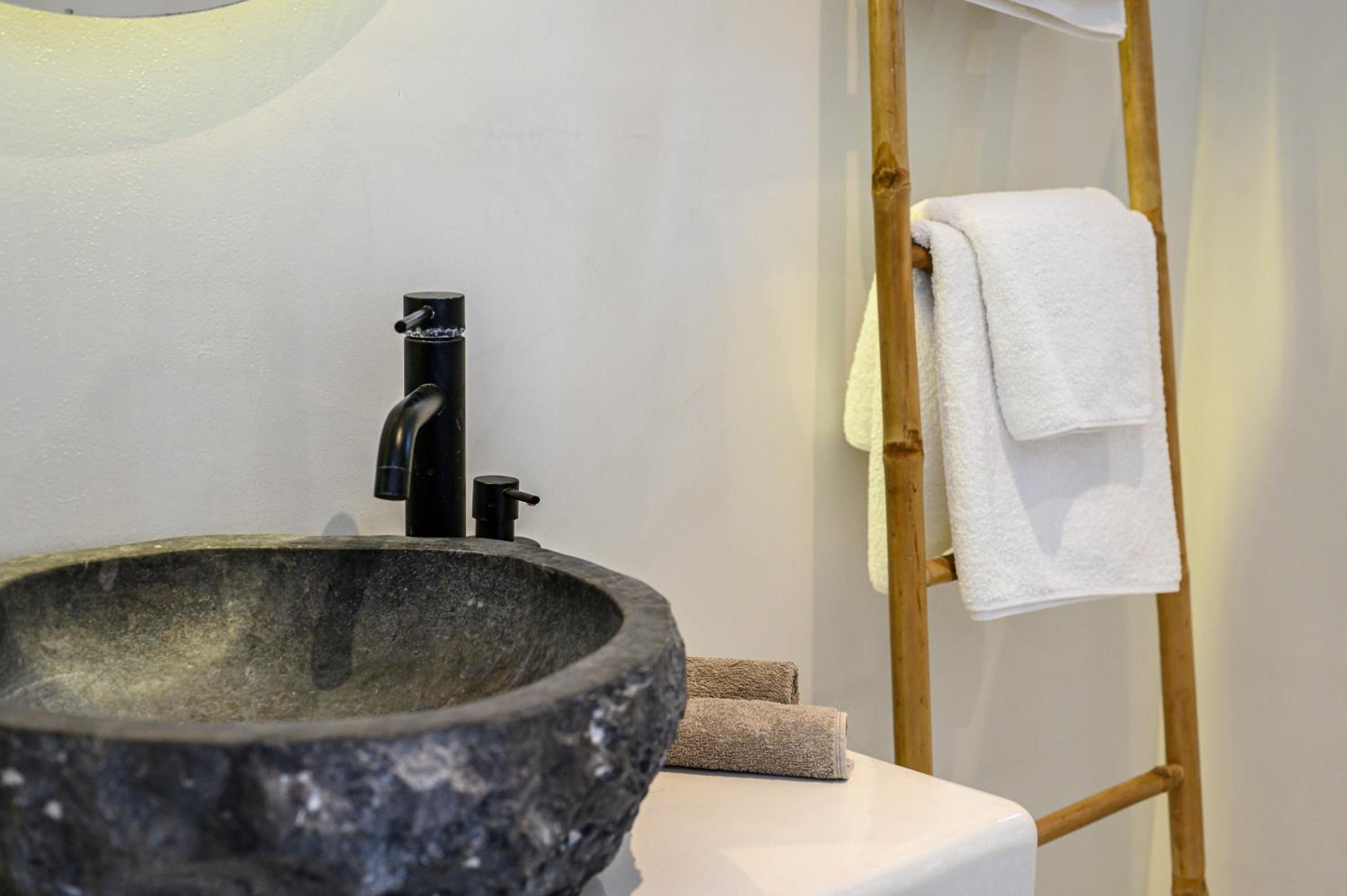 Superior Suite with Outdoor Hot Tub & Sea View - Photo 3