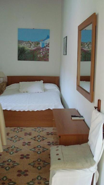 Comfort Triple Room with Shower photo 2