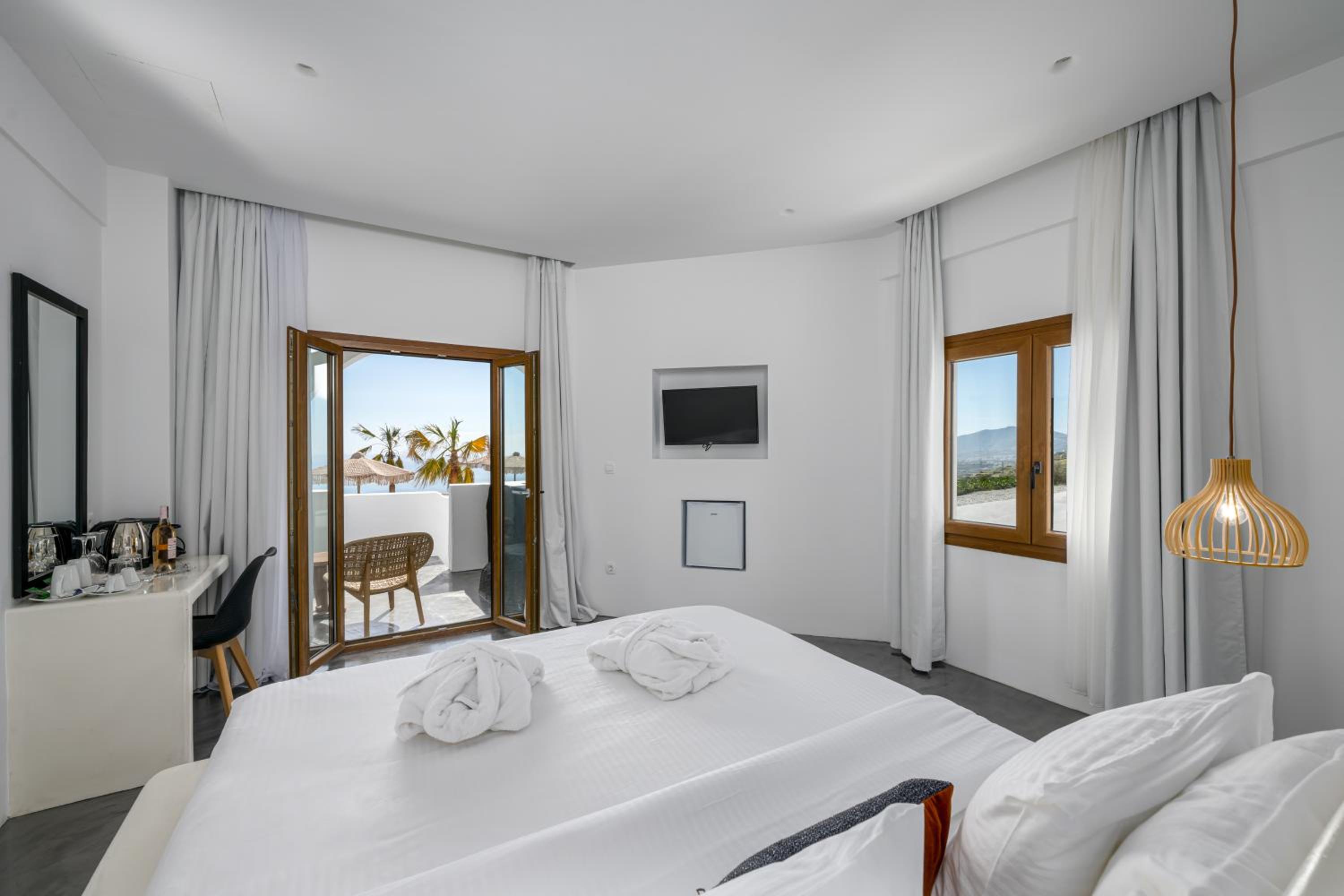 Superior Suite with Outdoor Hot Tub & Sea View - Photo 1
