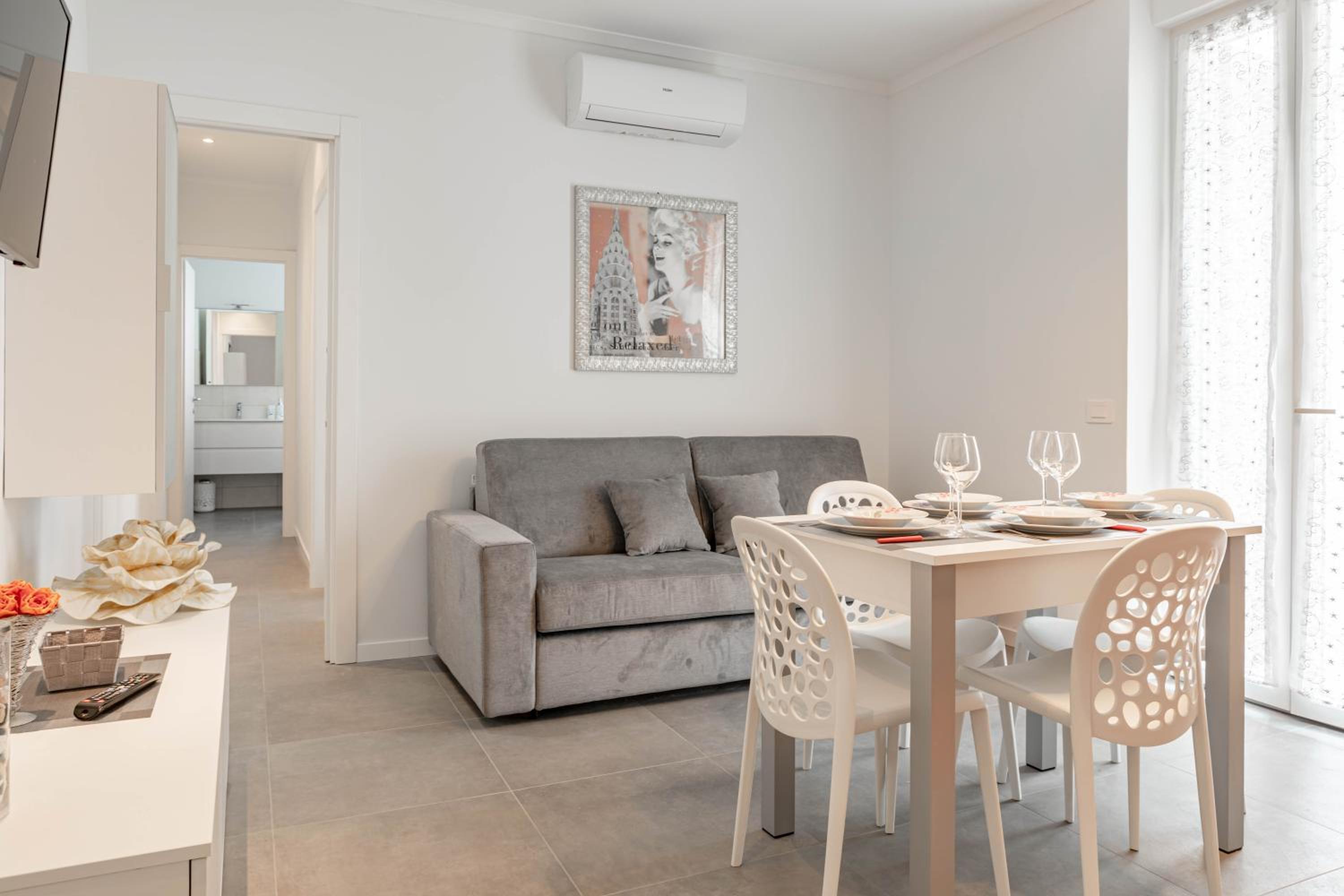 One-Bedroom Apartment with Balcony photo 3