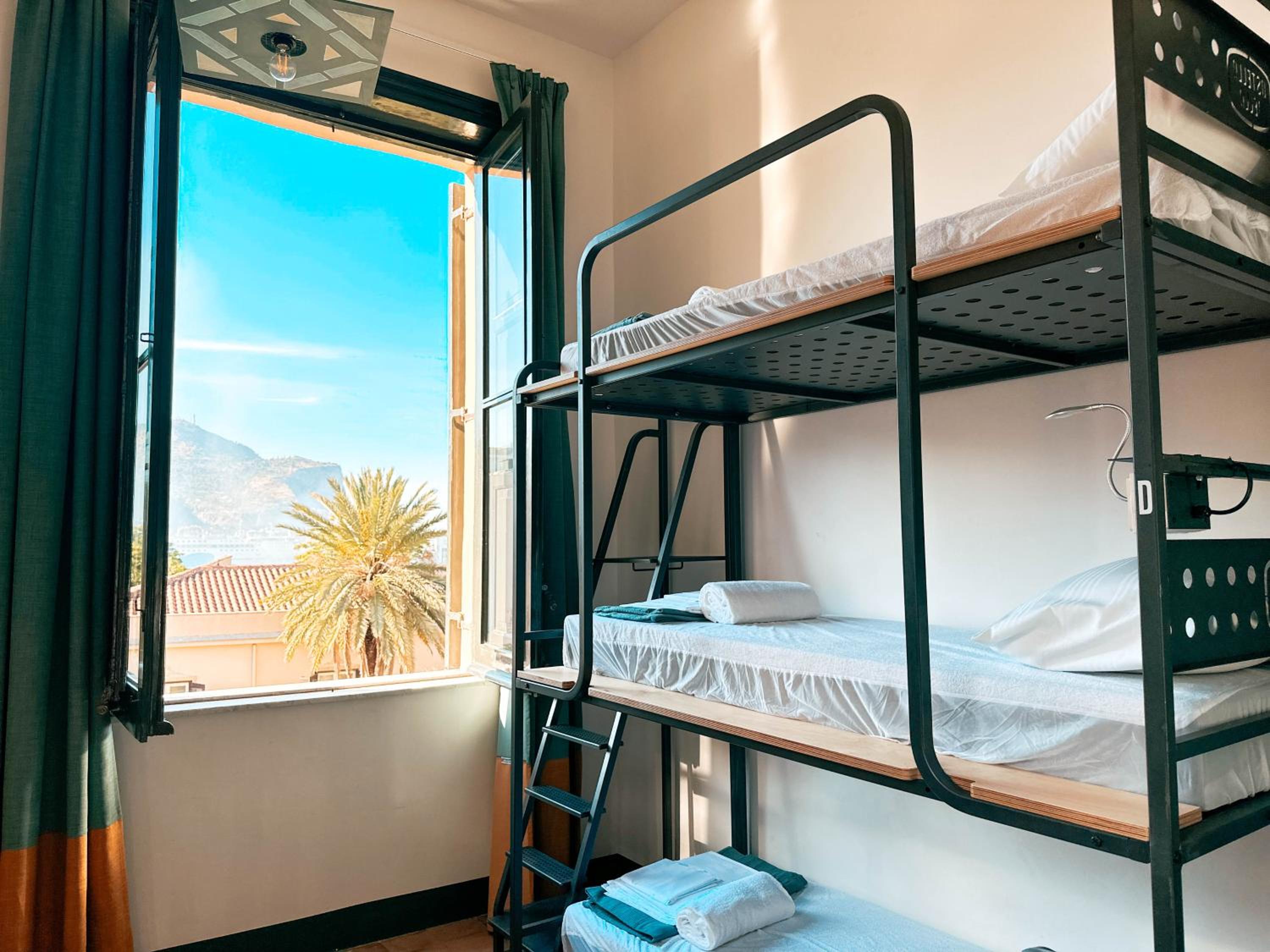 Single Bed in Mixed Dormitory Room photo 2