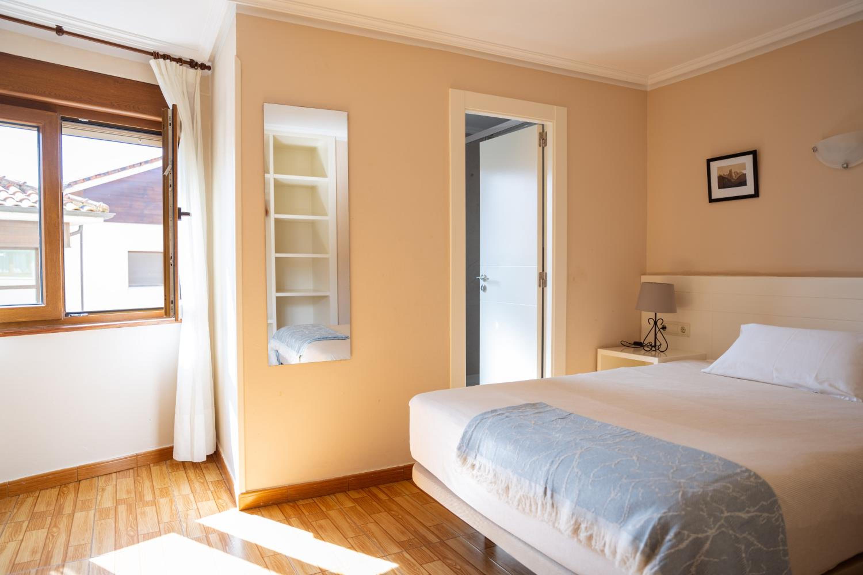Double or Twin Room with Private Bathroom - Photo 1