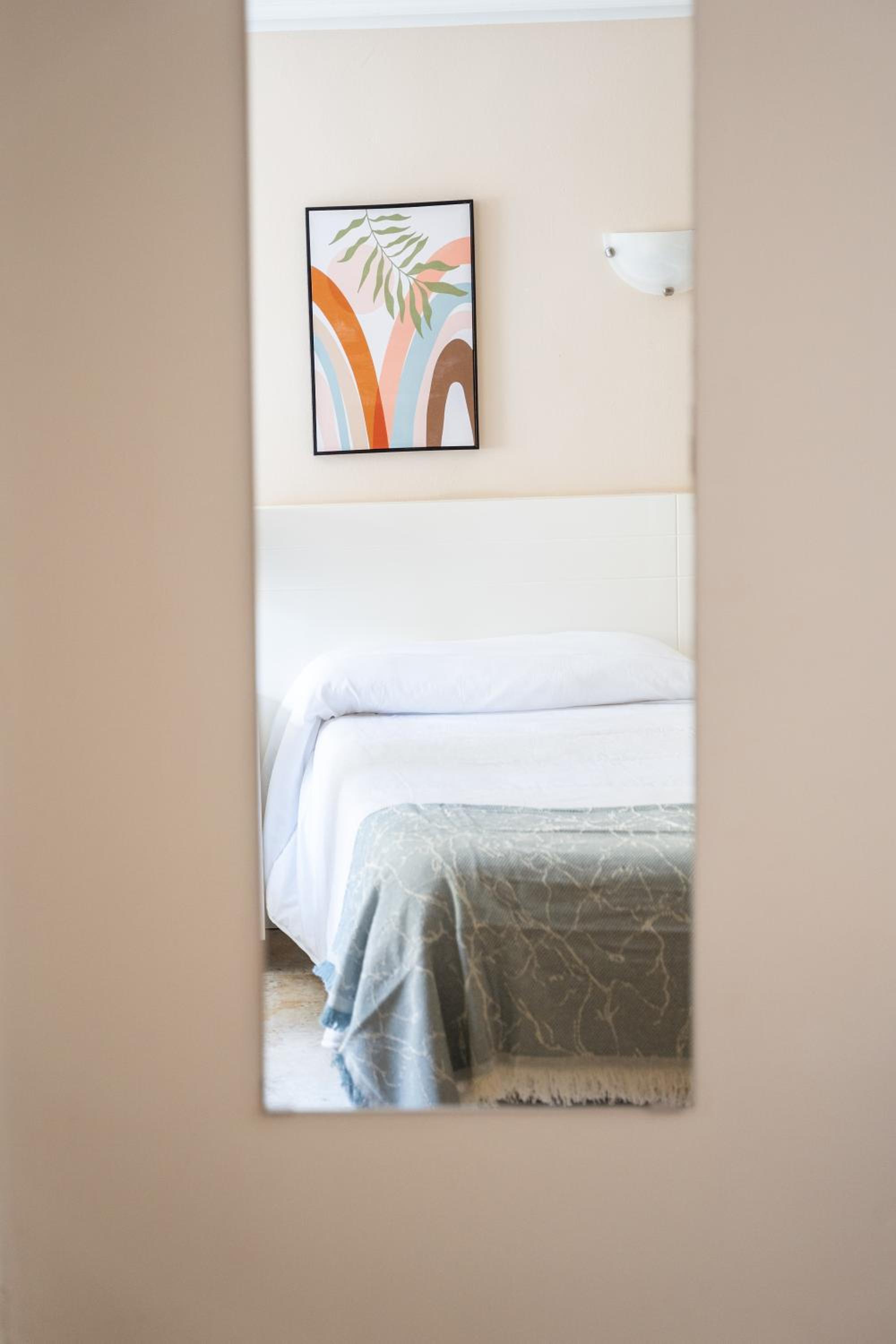 Triple Room with Private Bathroom - Photo 3