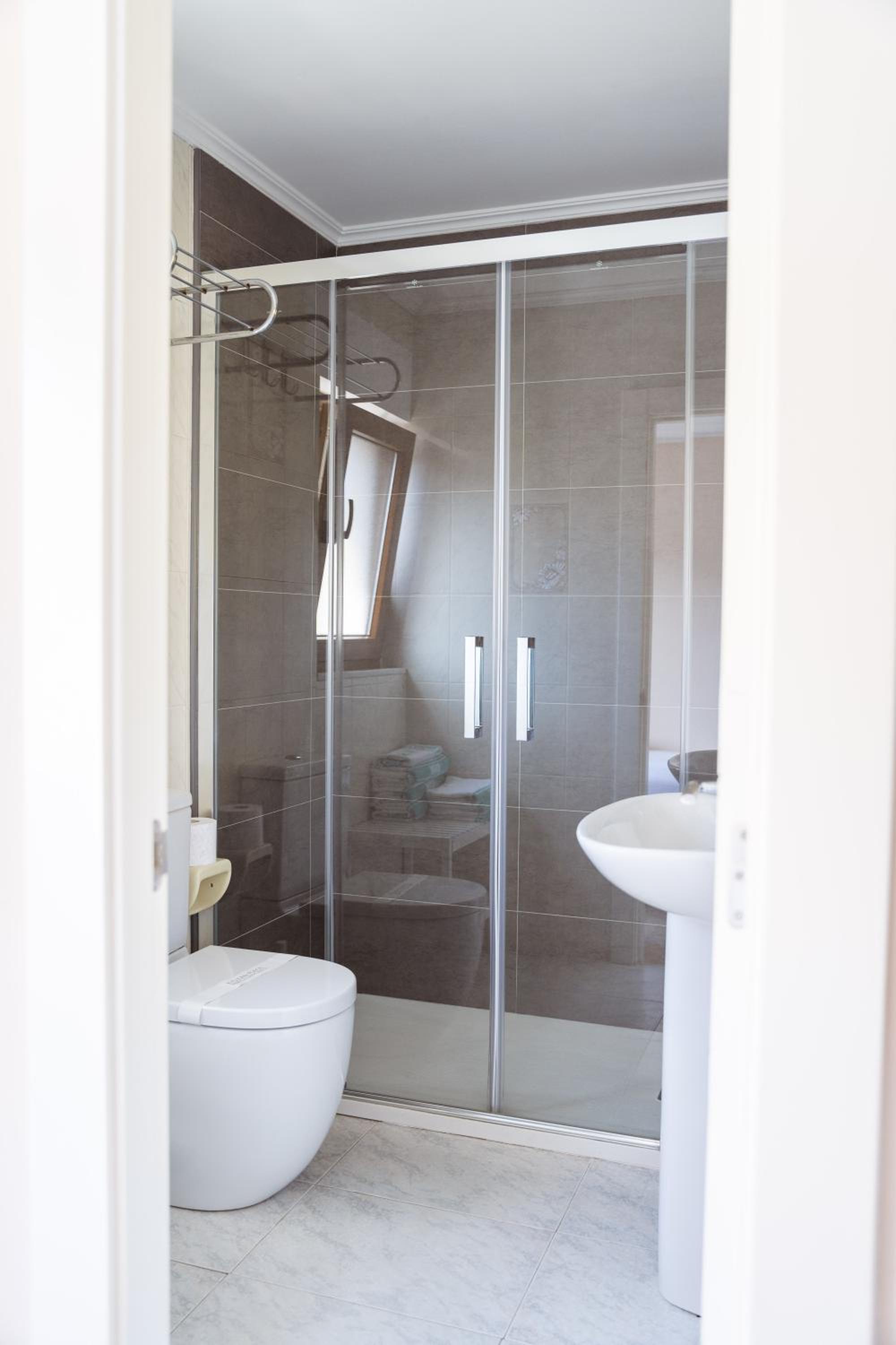 Triple Room with Private Bathroom - Photo 4