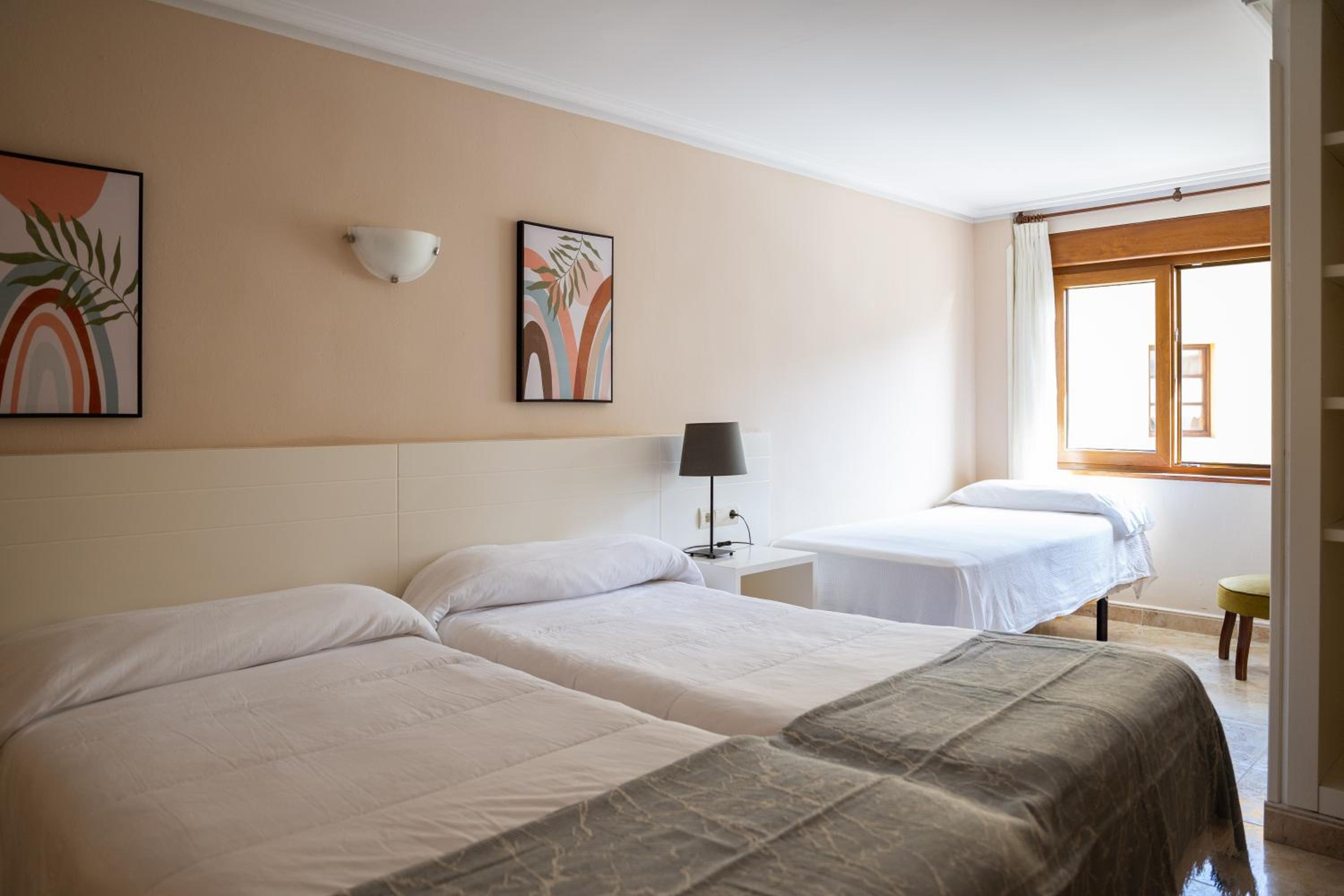 Triple Room with Private Bathroom - Photo 5