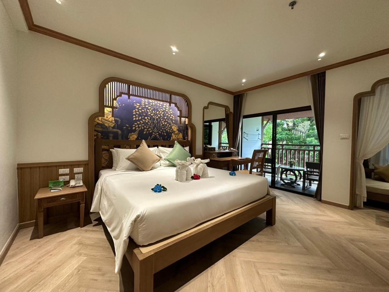 Relax in comfort and style in your spacious retreat!