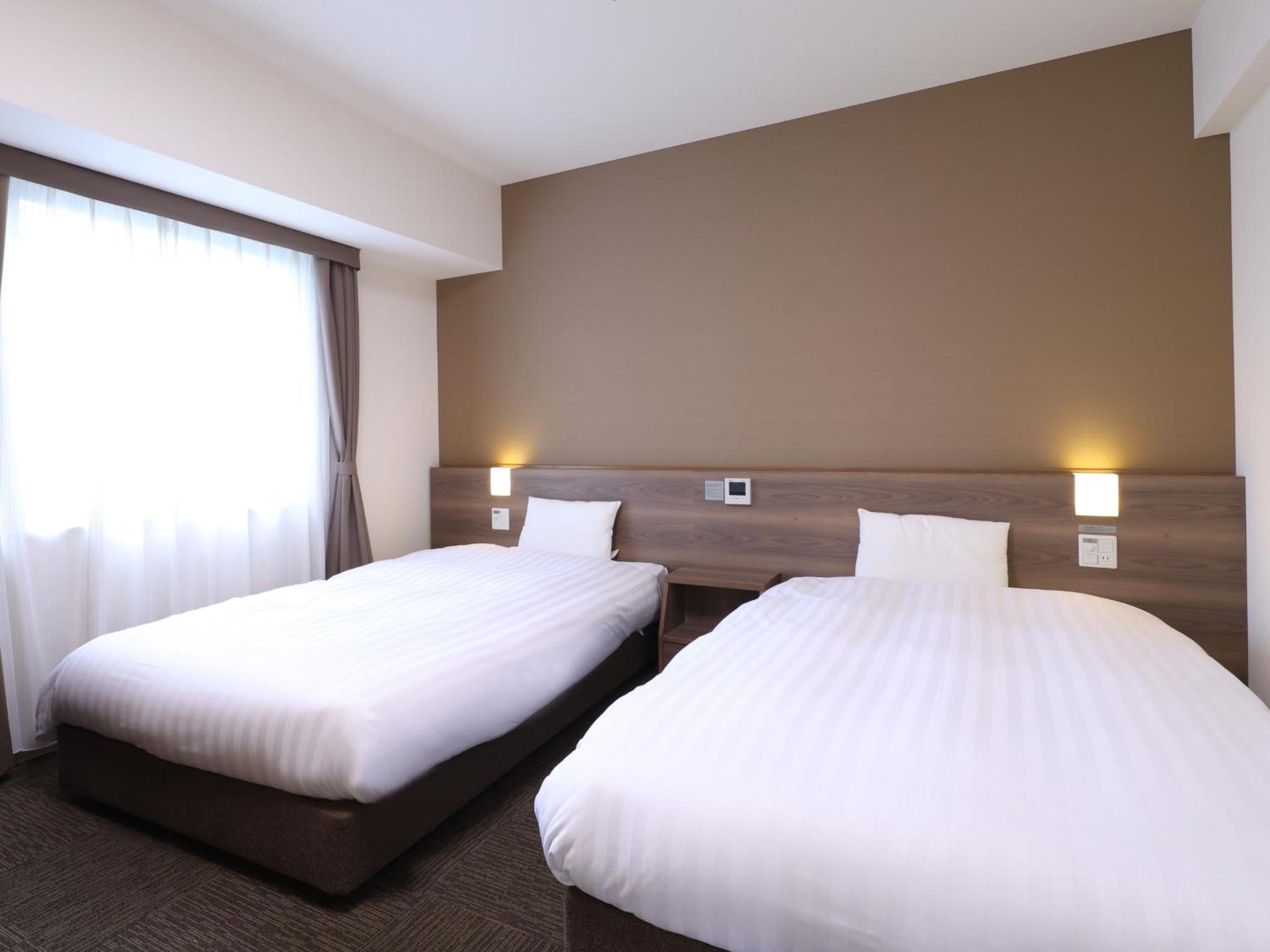 No-Room-Cleaning-Service - Corner Twin Room with Sofa Bed ( 2Adults) - Non-Smoking photo 3