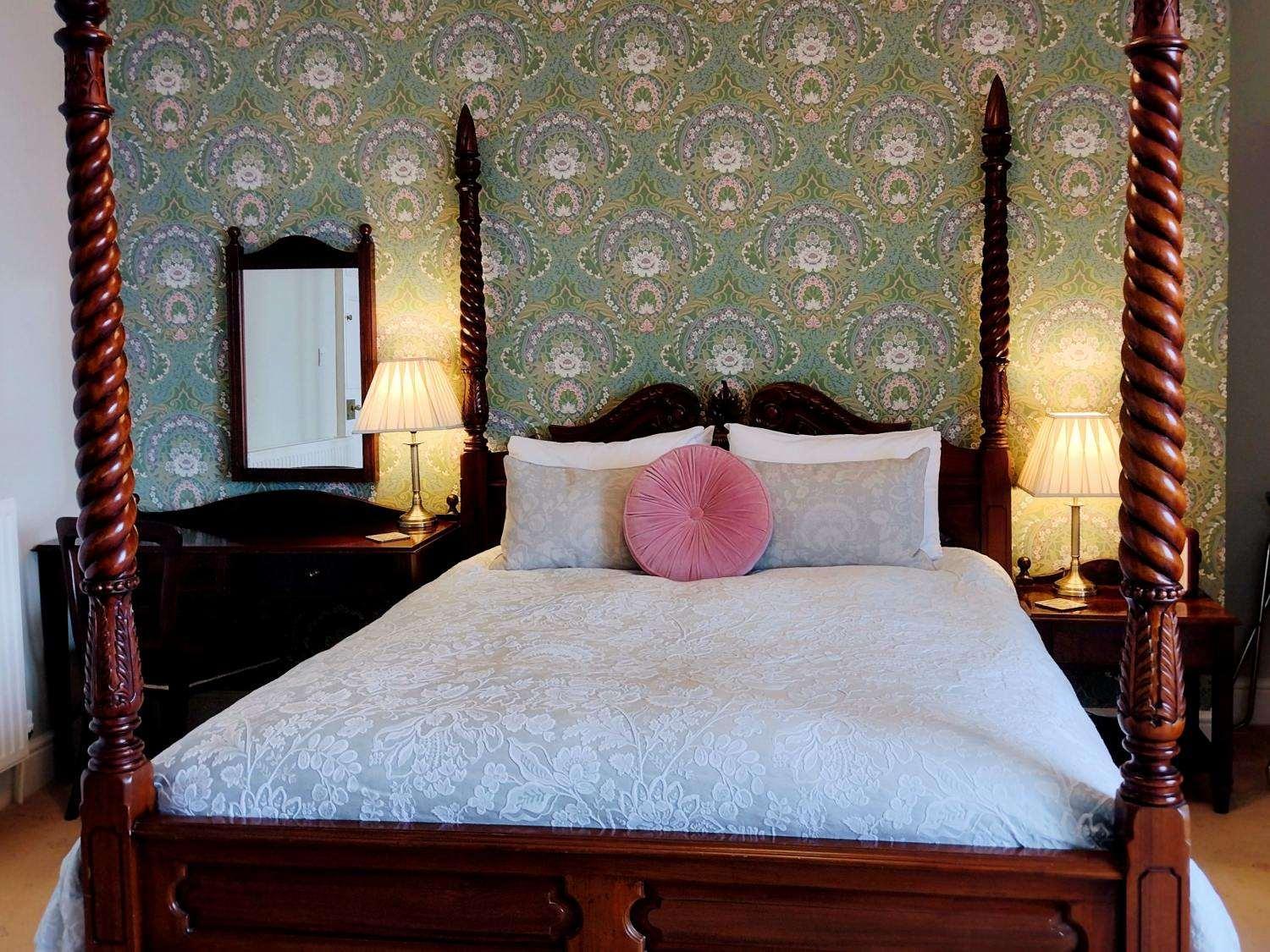 Four Poster with Sea View photo 3