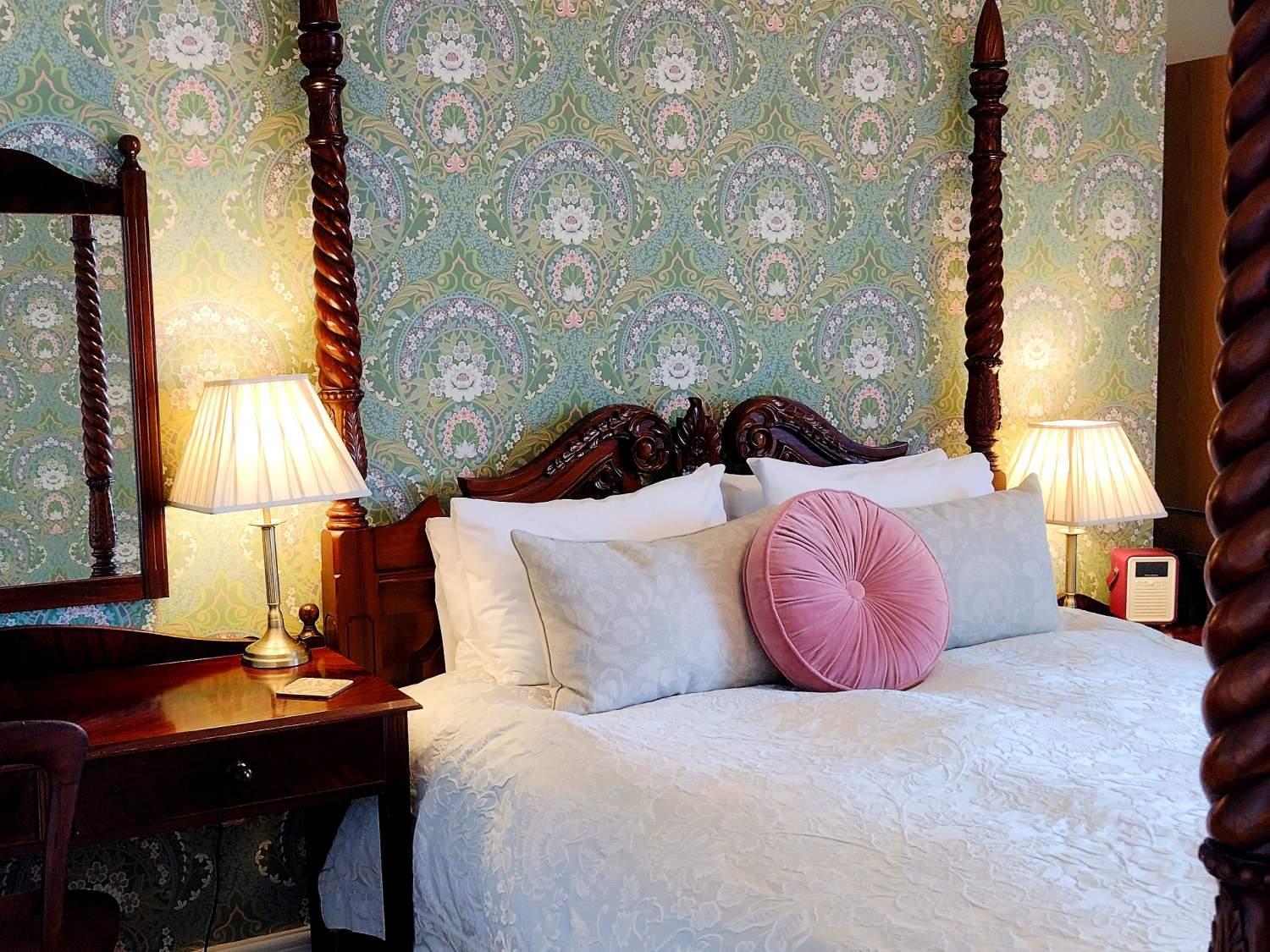 Four Poster with Sea View