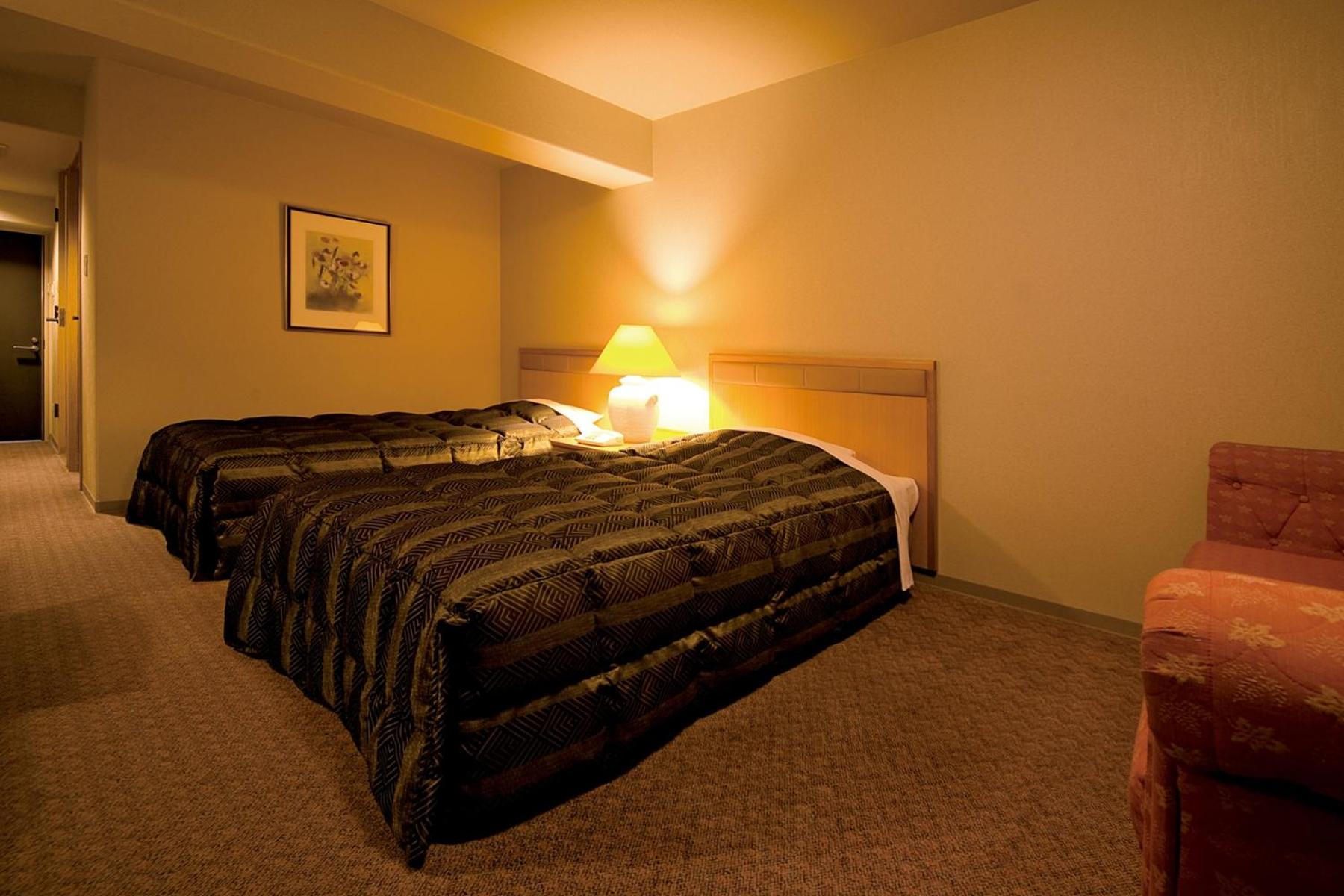 Twin Room with Sofa Bed and Shower - Non-Smoking photo 1