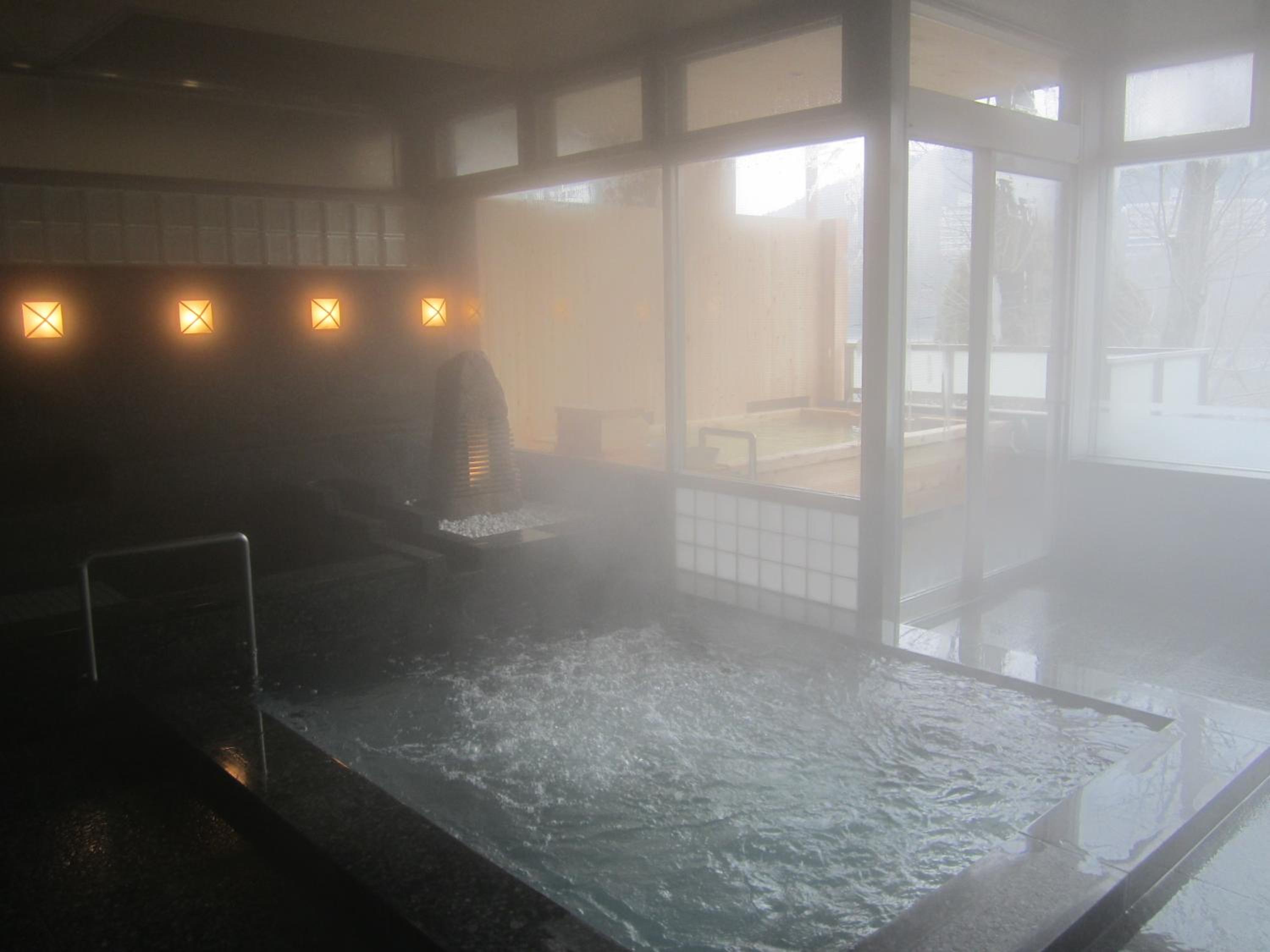 Twin Room with Sofa Bed and Shower - Non-Smoking photo 2