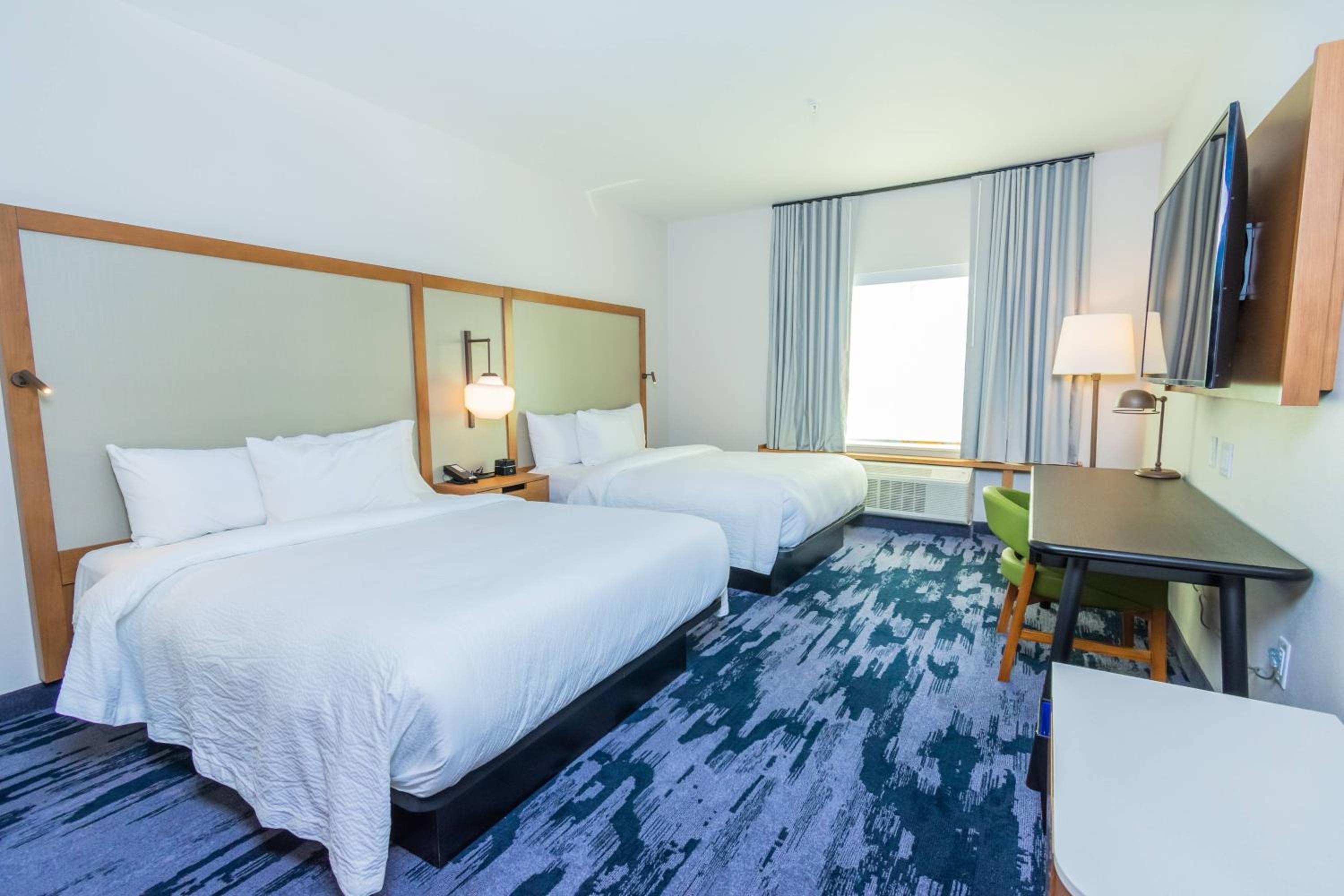 Guest room, Two Queen Beds - Photo 4