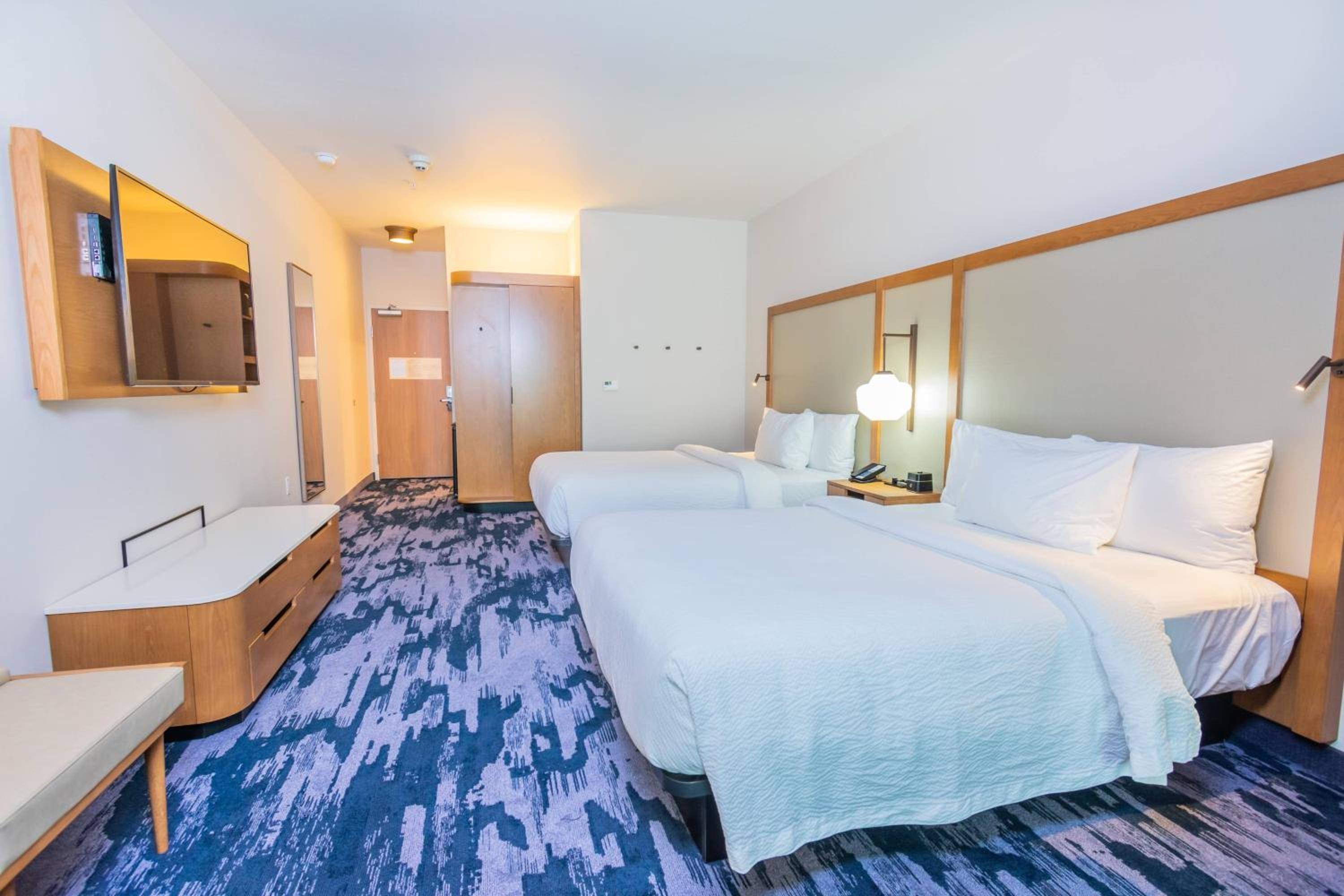 Guest room, Two Queen Beds - Photo 11