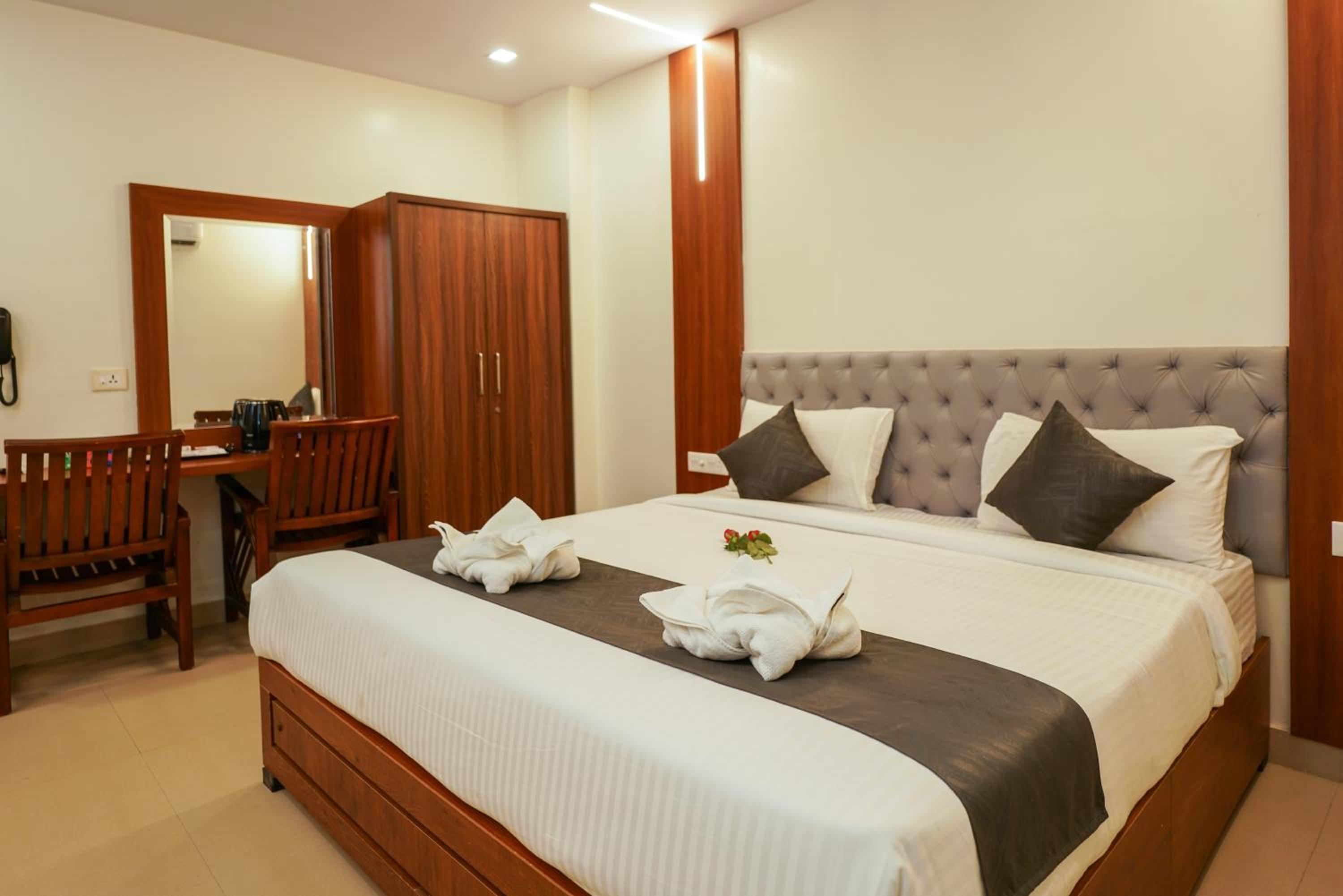 Deluxe Queen Room - Photo 2