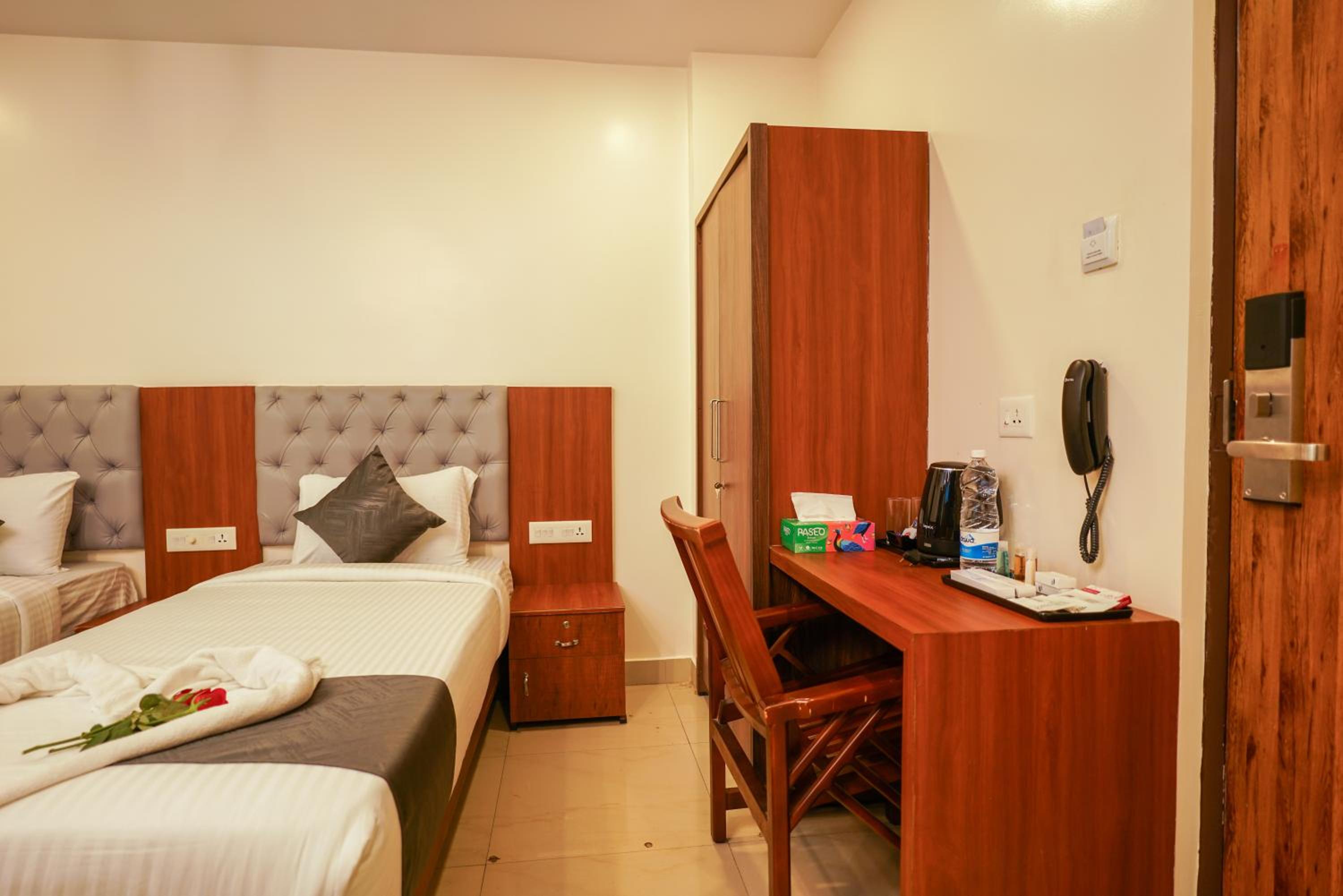Deluxe Twin Room - Photo 2