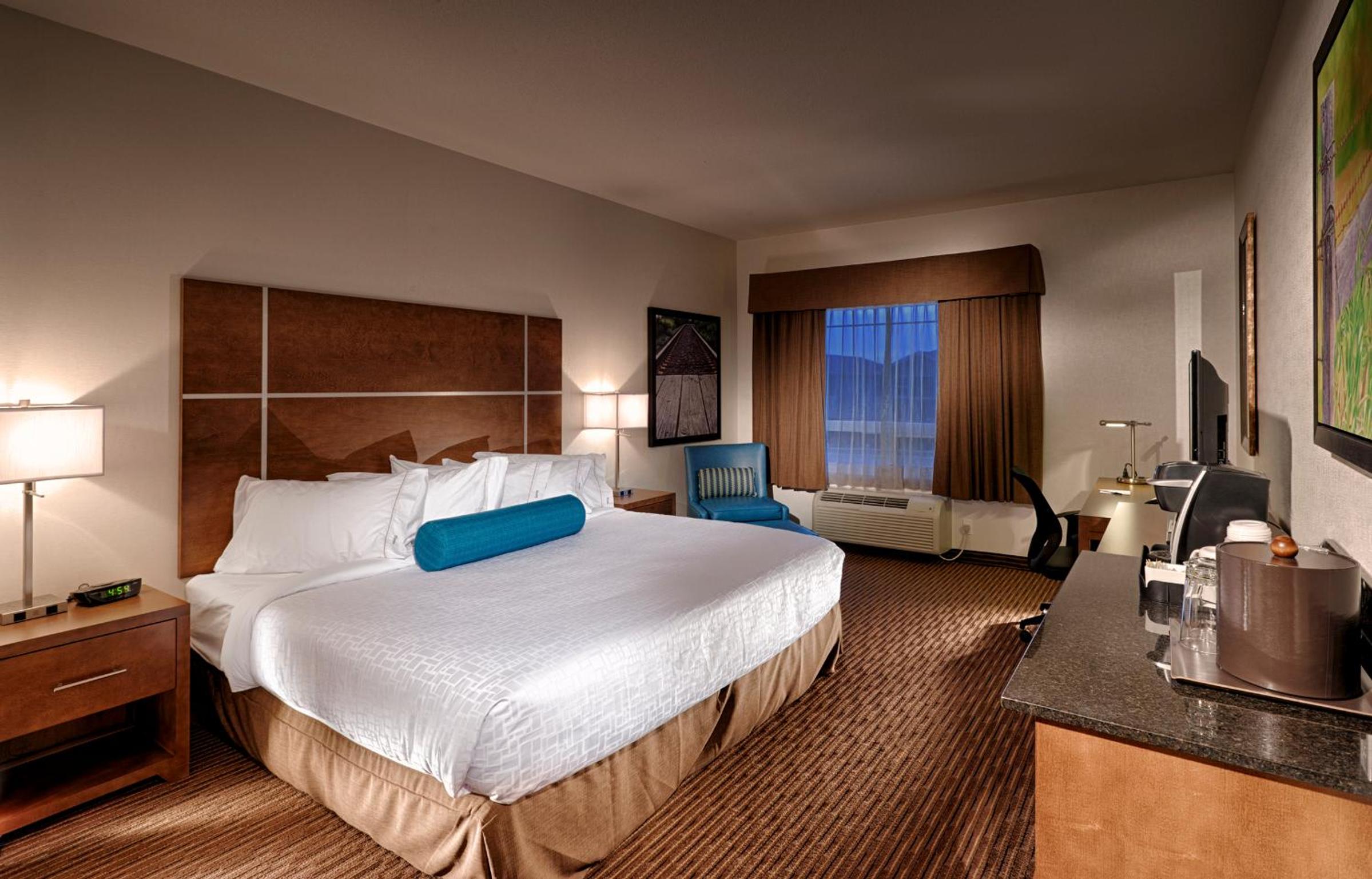Standard King Room photo 2