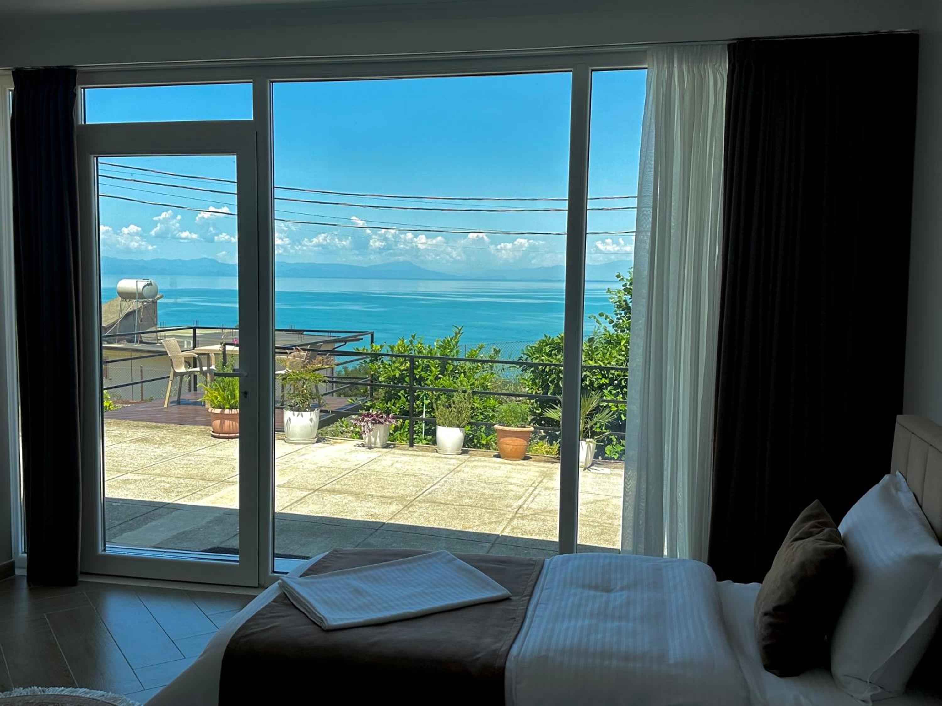 Triple Room with Lake View photo 3