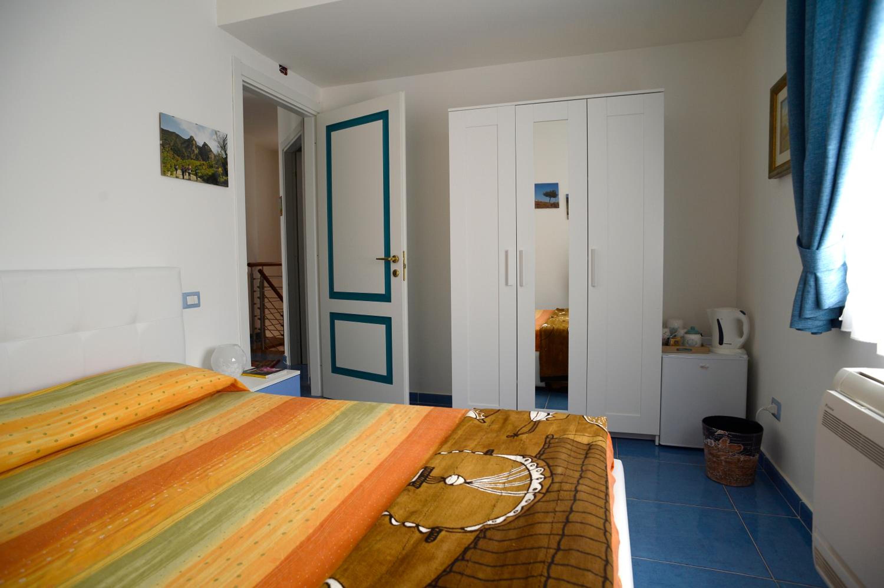 Double Room with Private External Bathroom photo 2