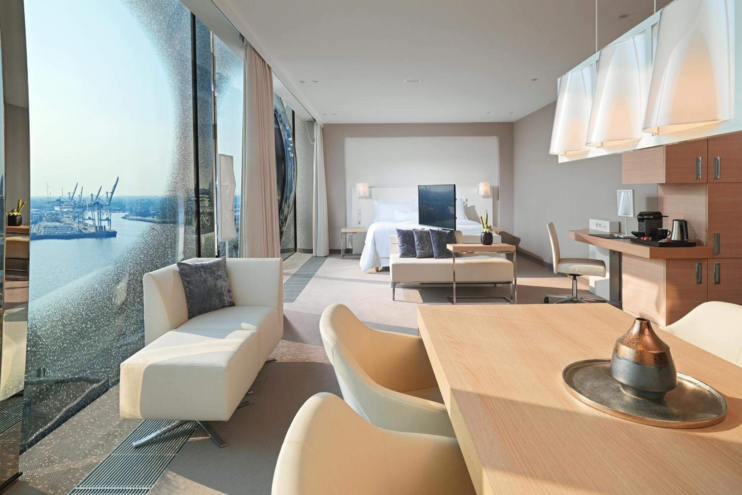 Elbphilharmonie Suite, Suite, 1 King, City/Elbe view