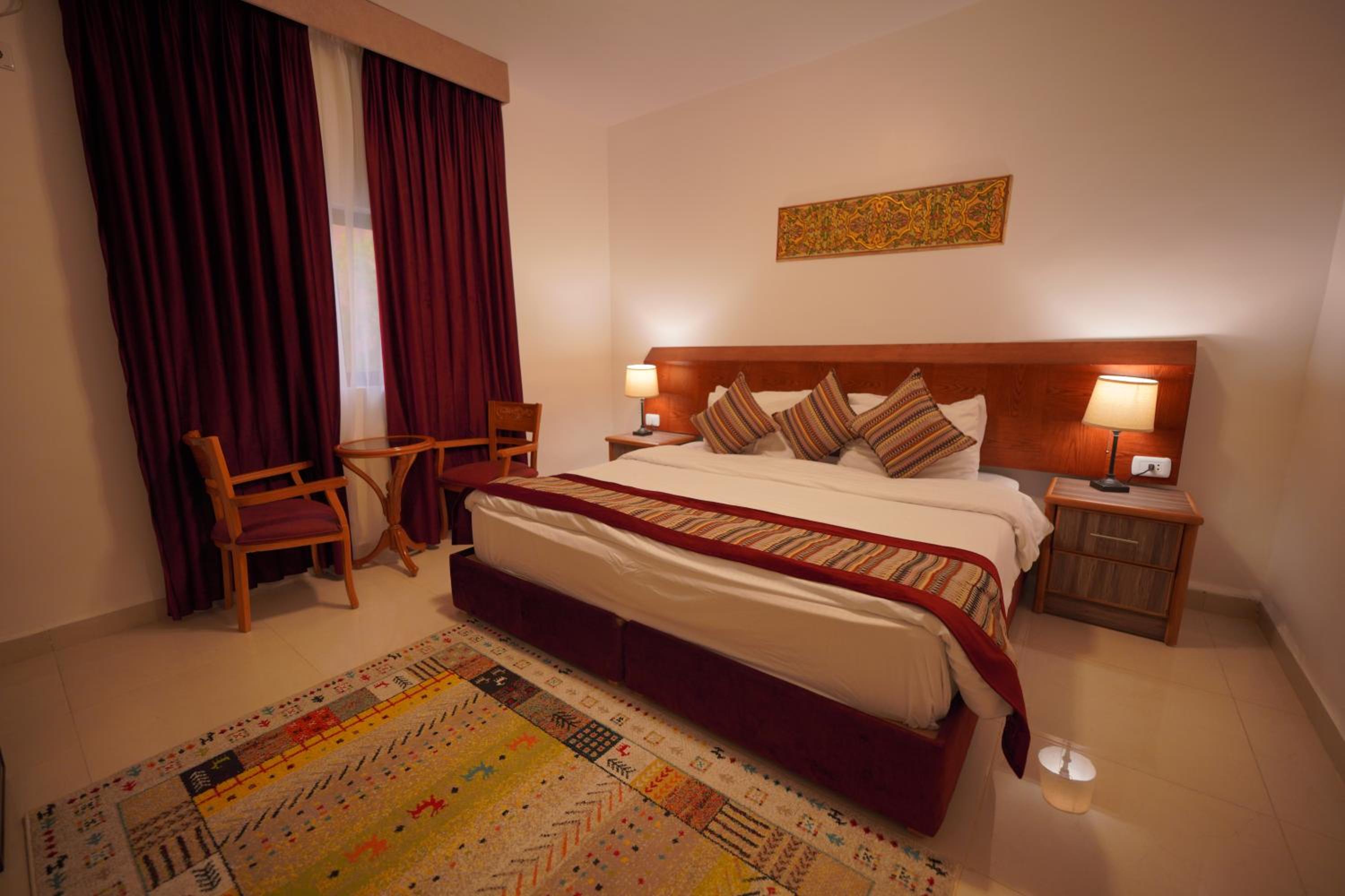 Deluxe King Room - Photo 18