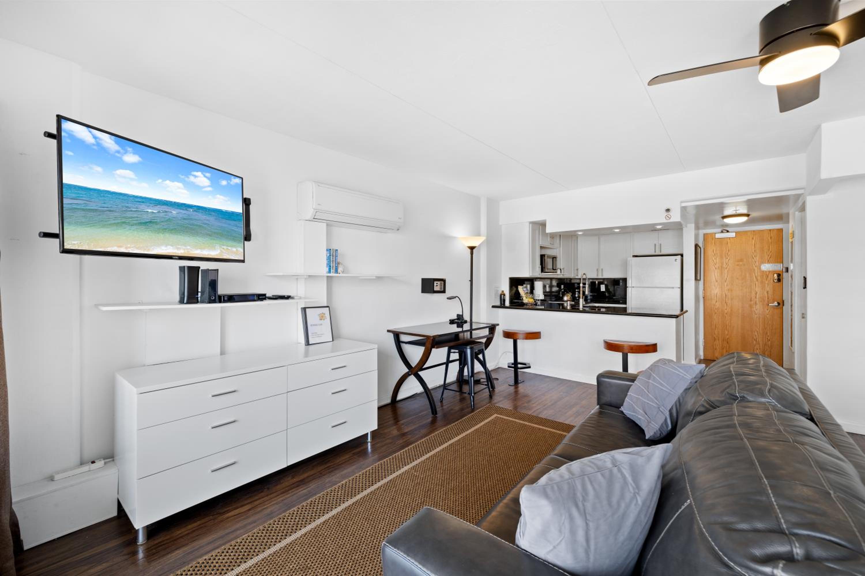 Studio Apartment photo 1