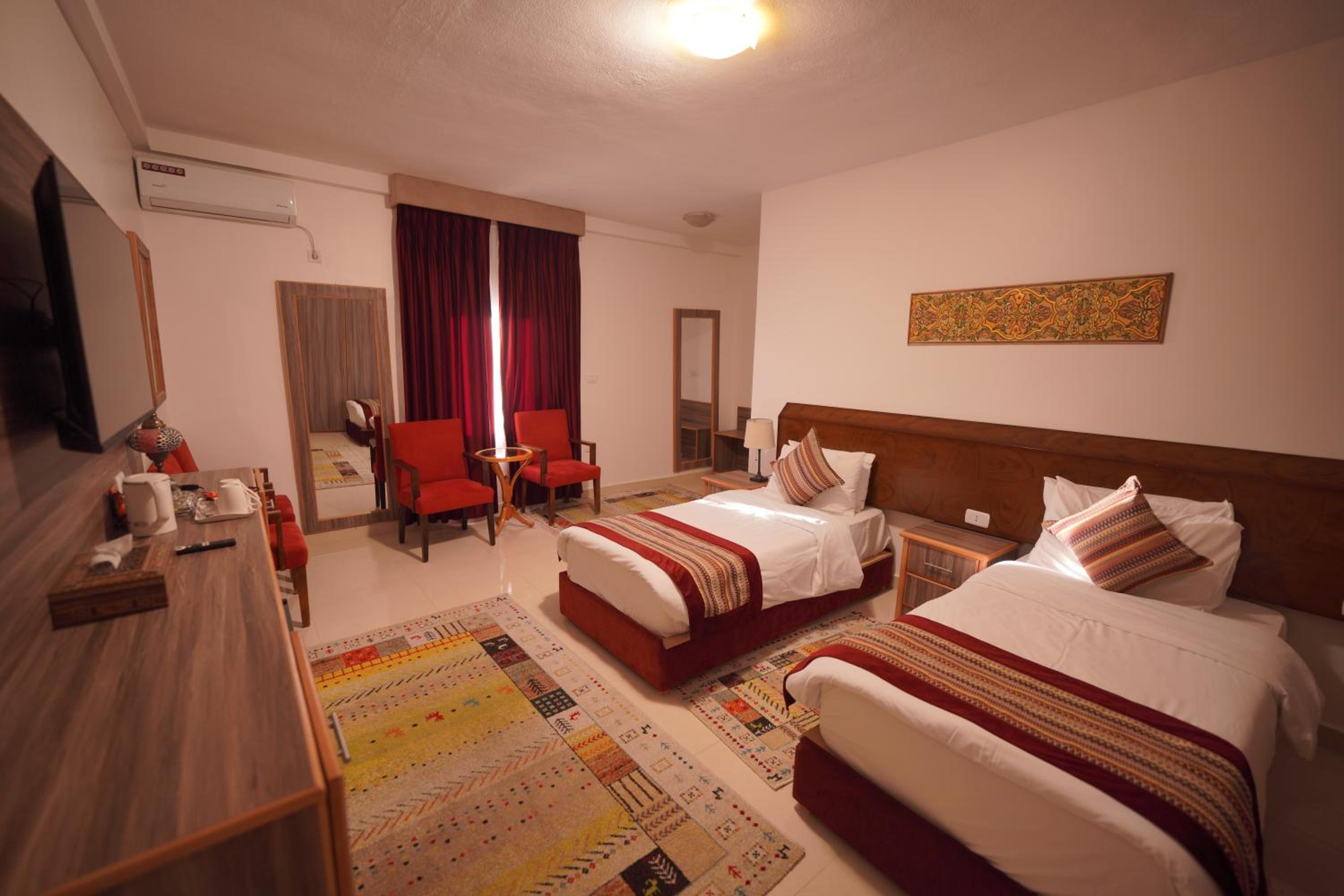 Deluxe Twin Room - Photo 6