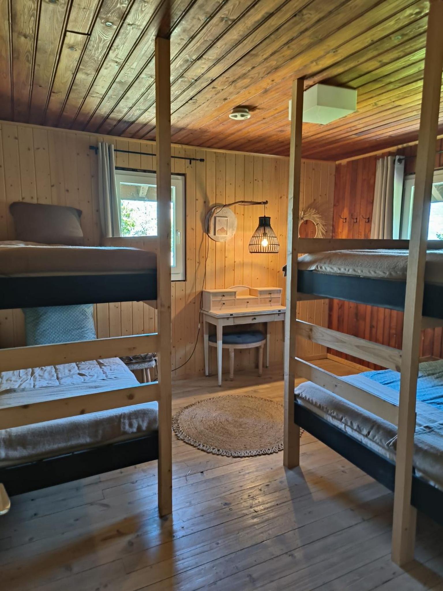 Family Room with Shared Bathroom photo 3