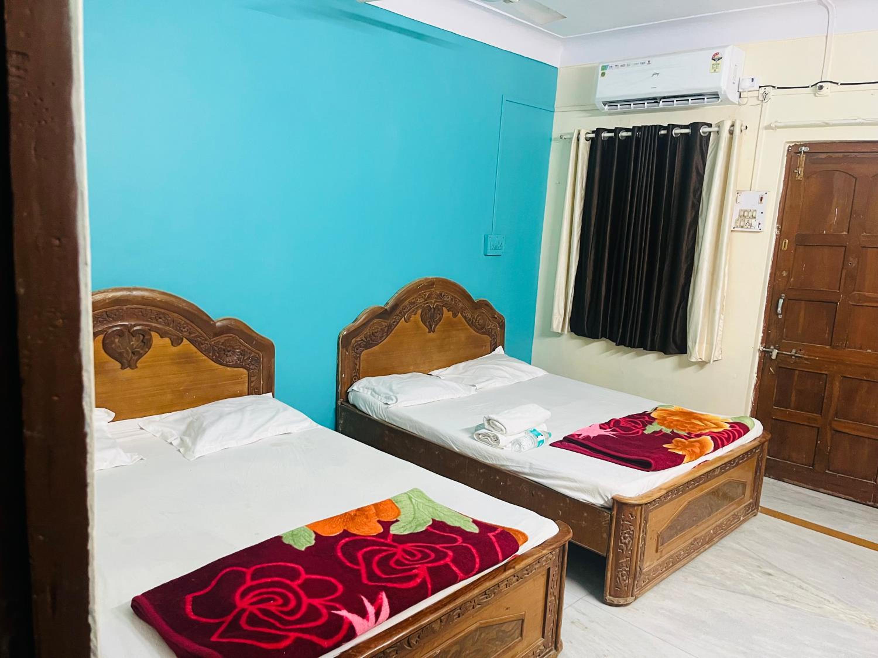 Family Room AC with 3 Double Bed  photo 2