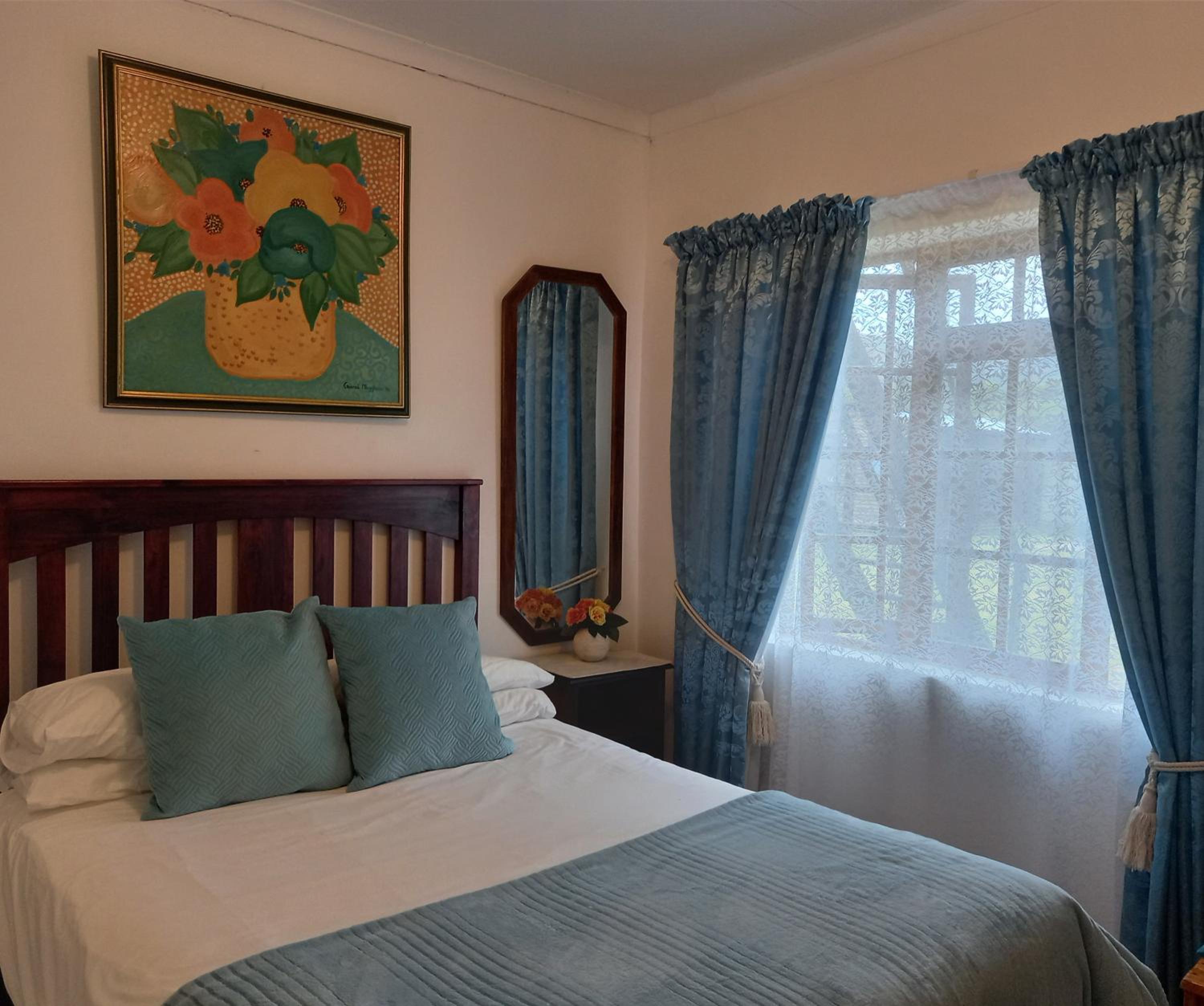 Five-Bedroom House photo 2