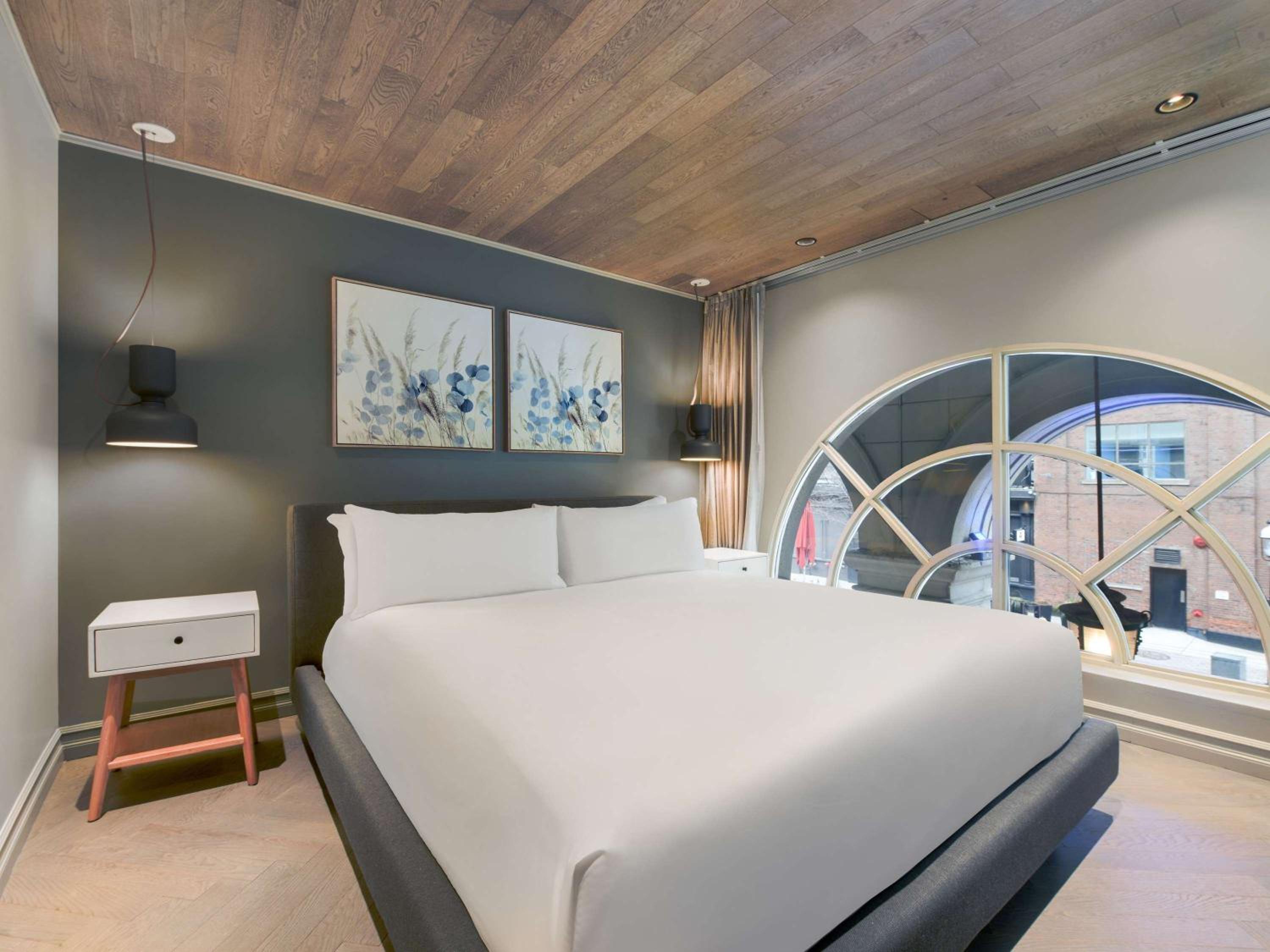 Executive Junior Suite thumbnail 6