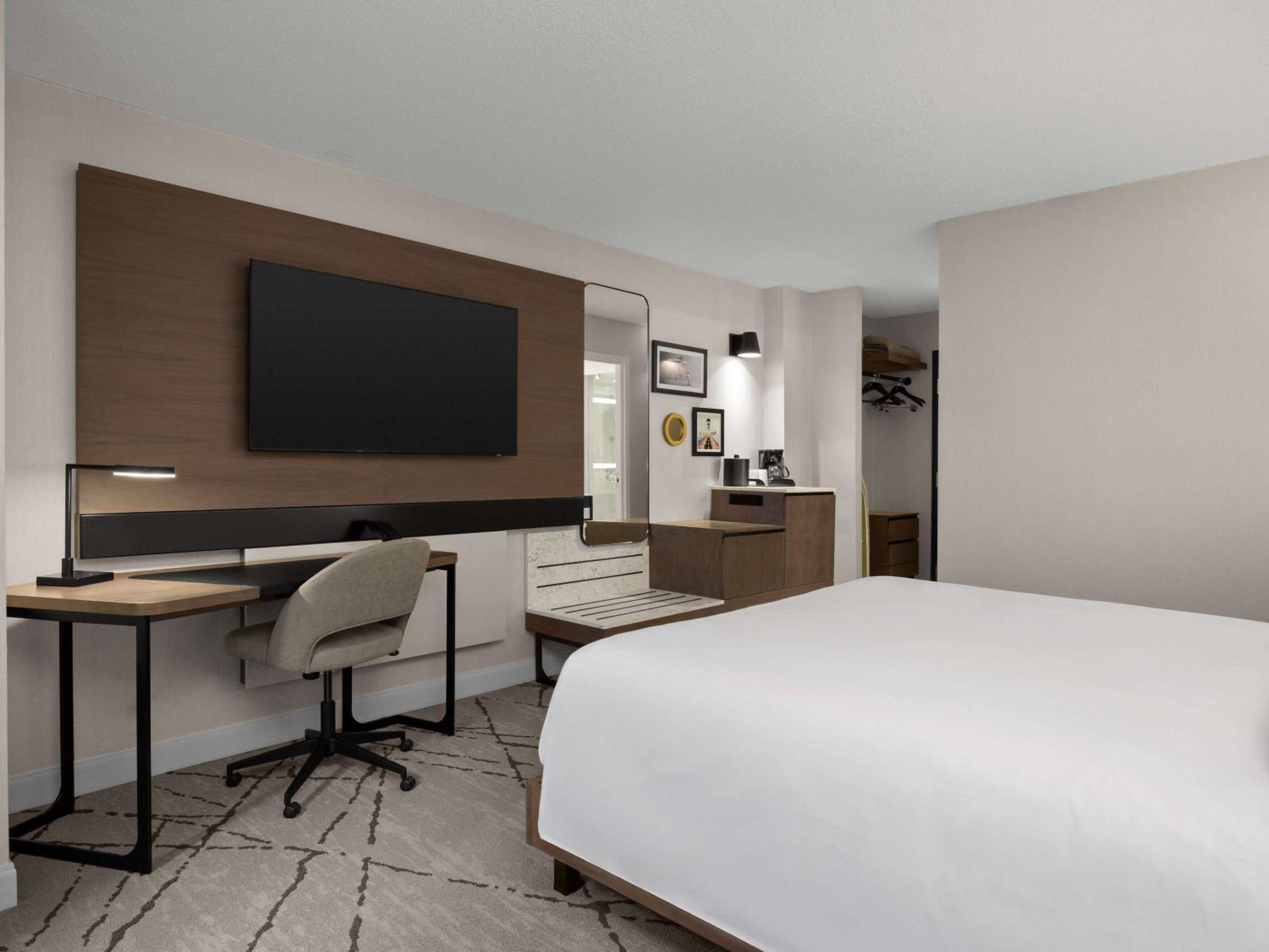 Superior King Room - Renovated - Photo 11