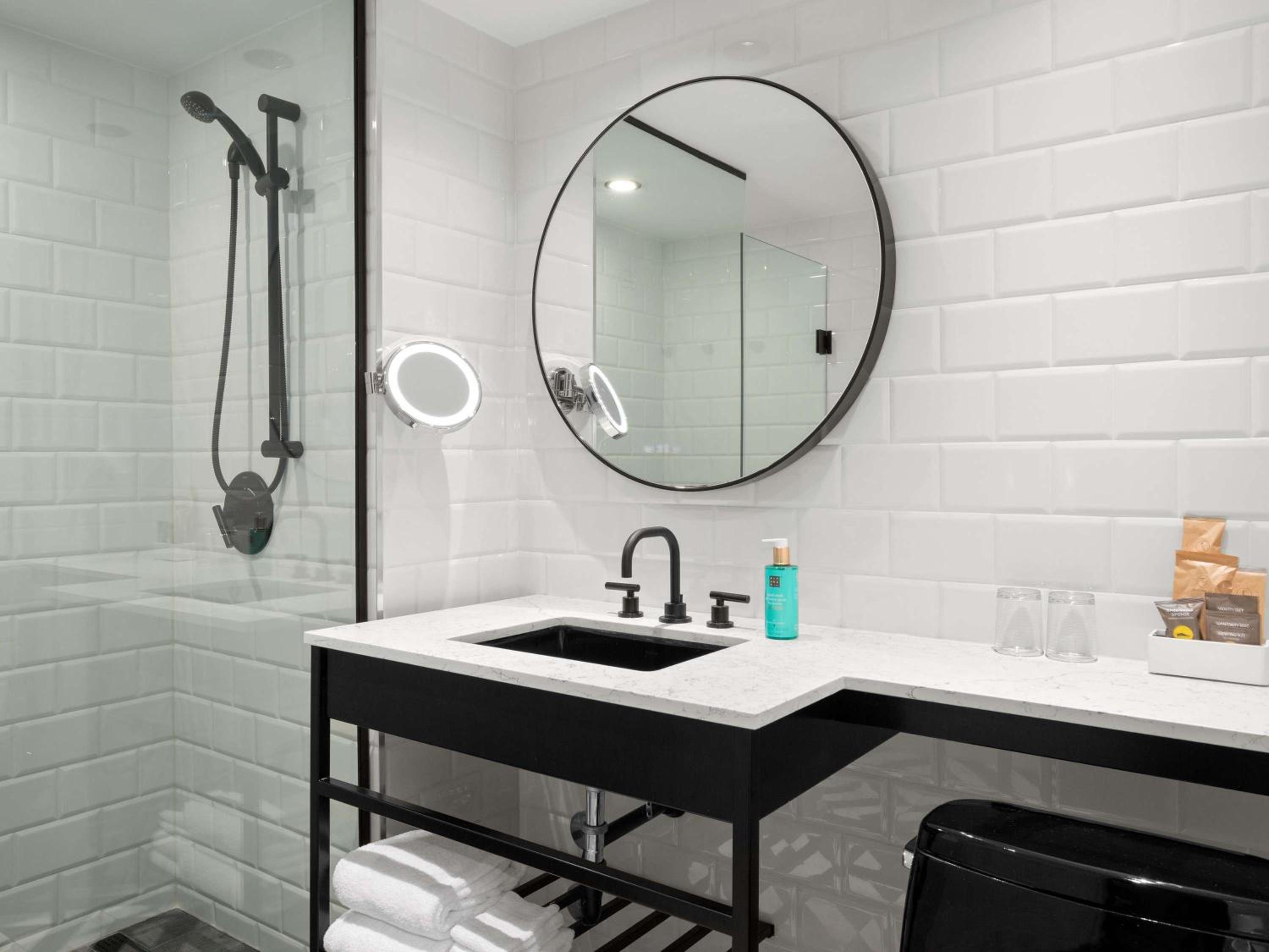 Executive Junior Suite - Photo 17