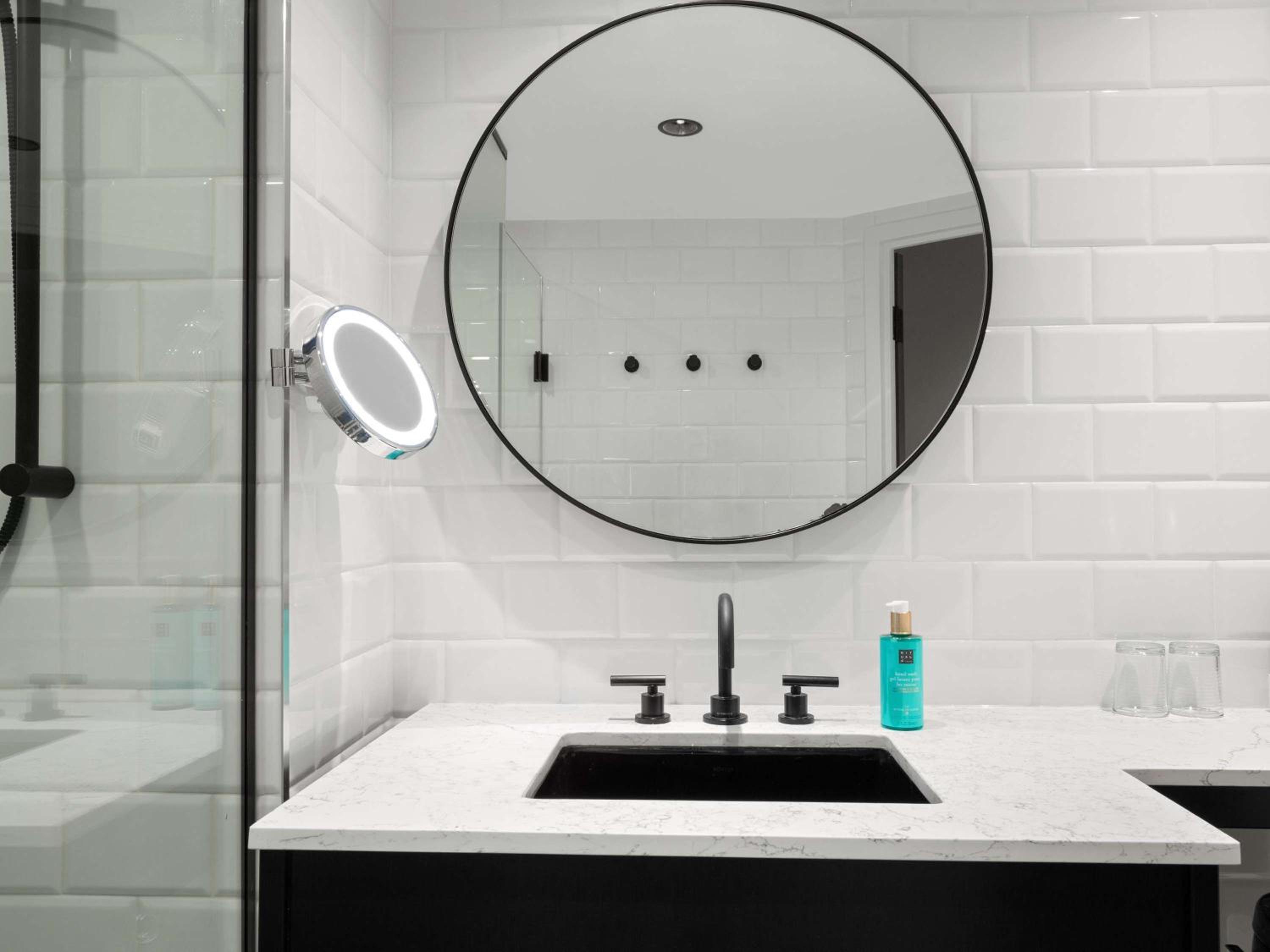 Executive Junior Suite - Photo 16