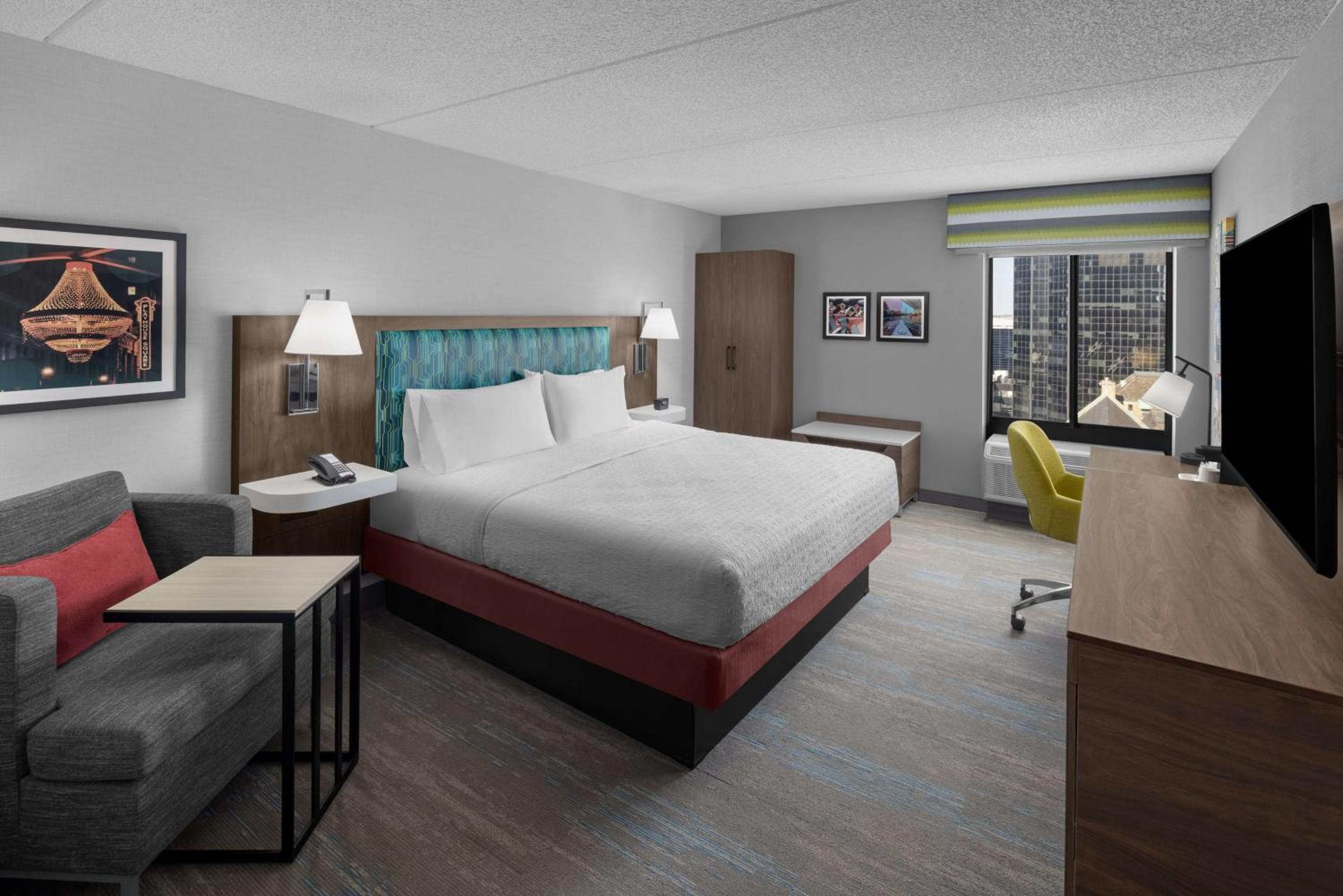 King Room with King Bed - Non-Smoking - Photo 4