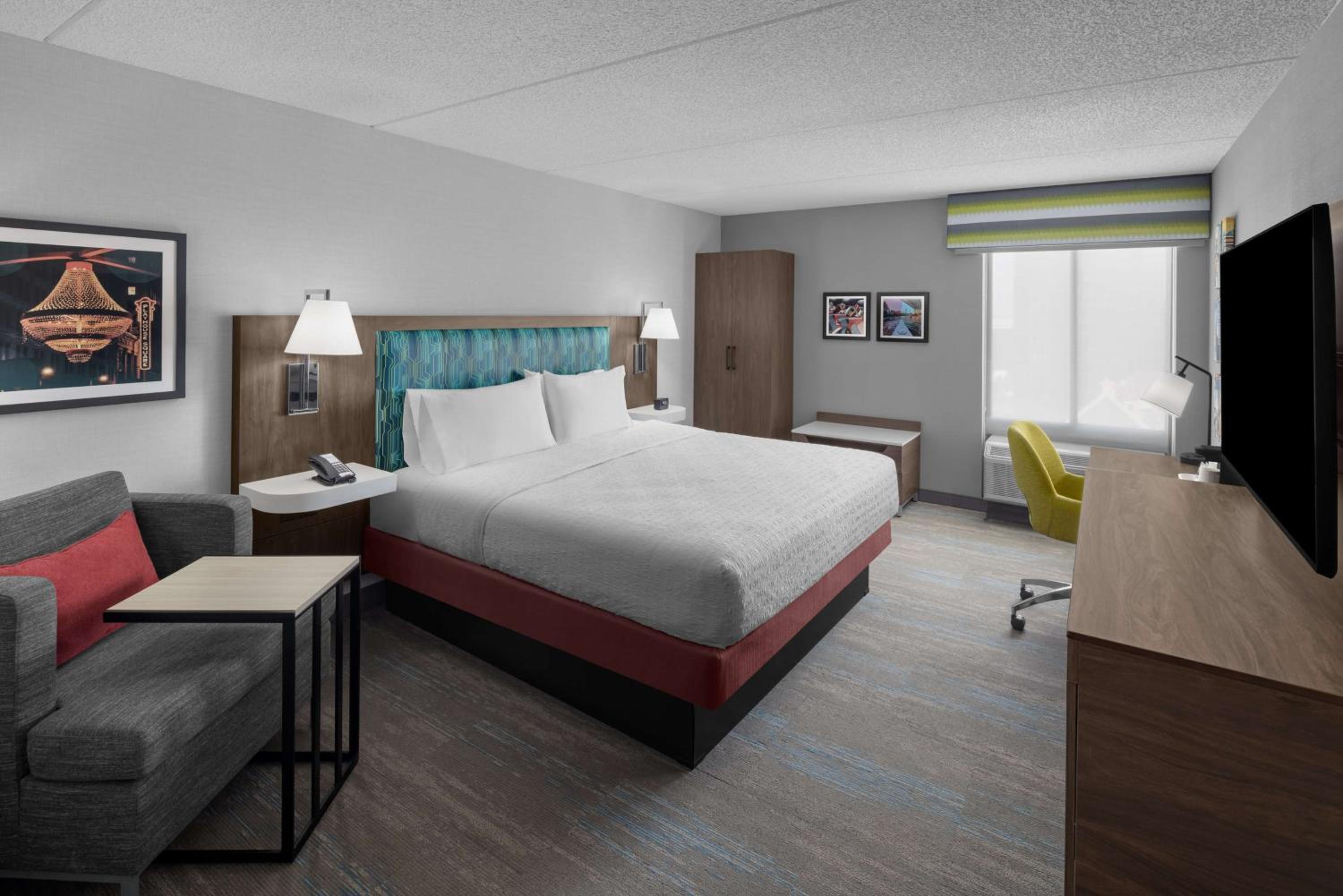 King Room with King Bed - Non-Smoking - Photo 2