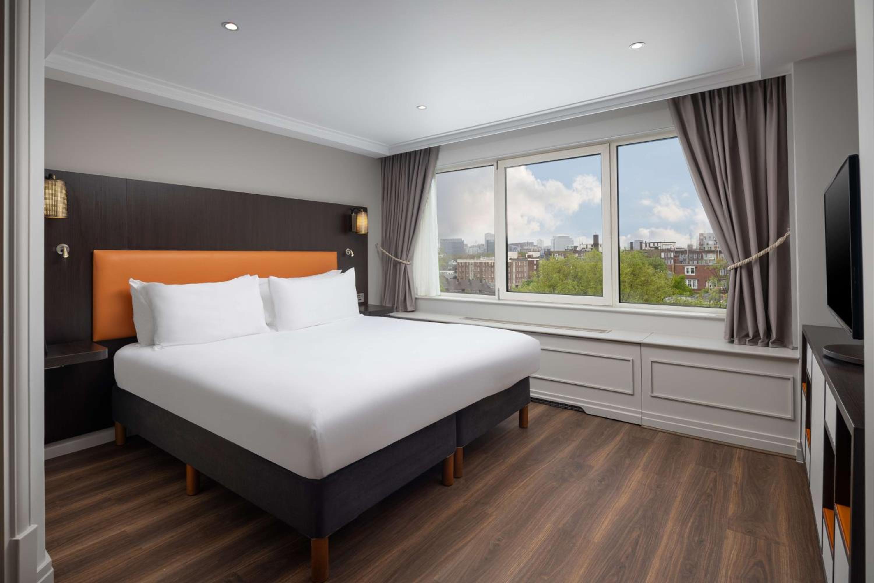 Deluxe King Roomwith View - High Floor photo 1