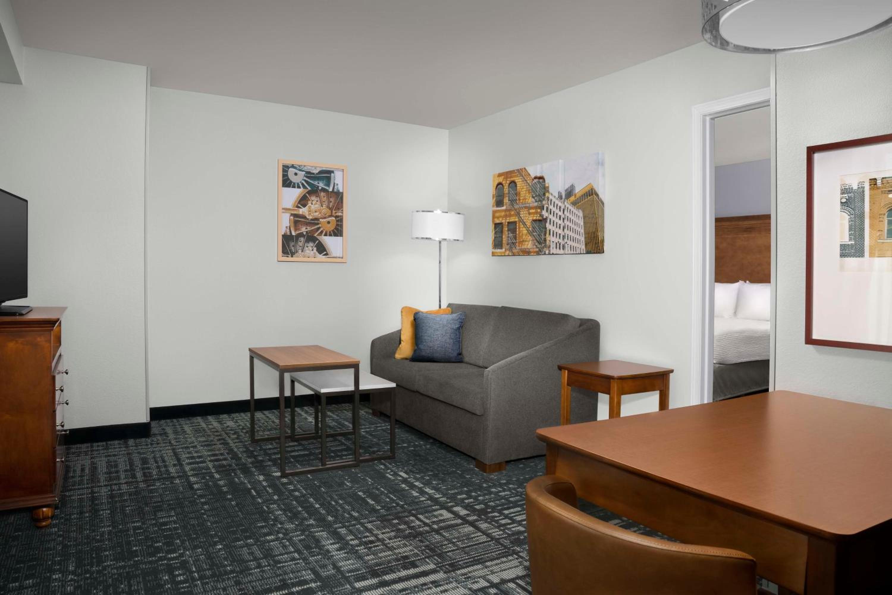 King Suite with Accessible Tub - Mobility and Hearing Access/Non-Smoking - Photo 1