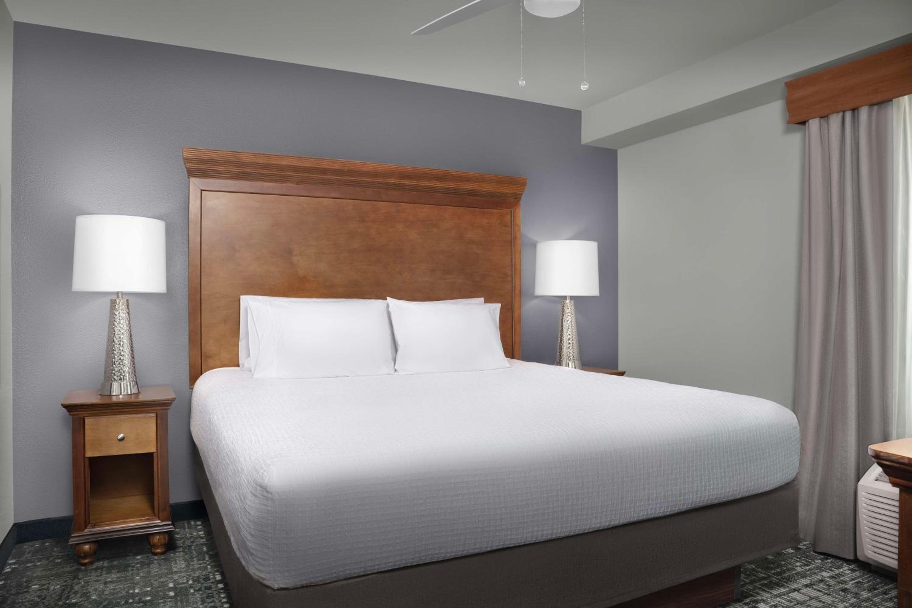 One-Bedroom King Suite - Non-Smoking - Photo 10