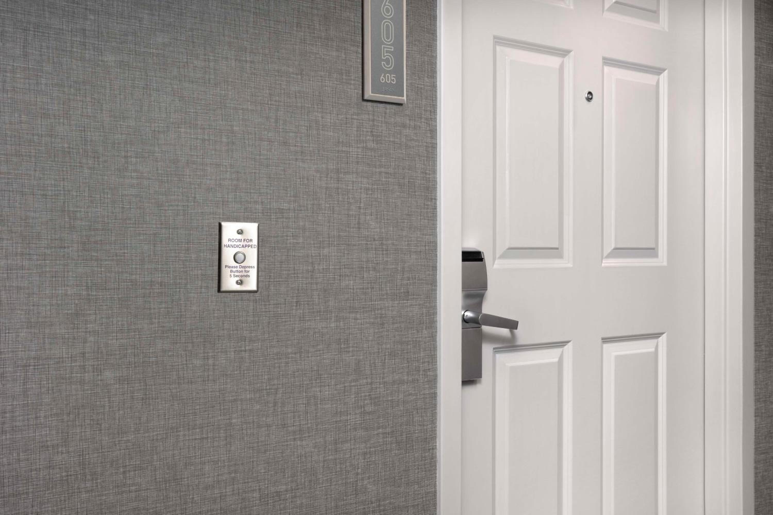 King Suite with Accessible Tub - Mobility and Hearing Access/Non-Smoking - Photo 11