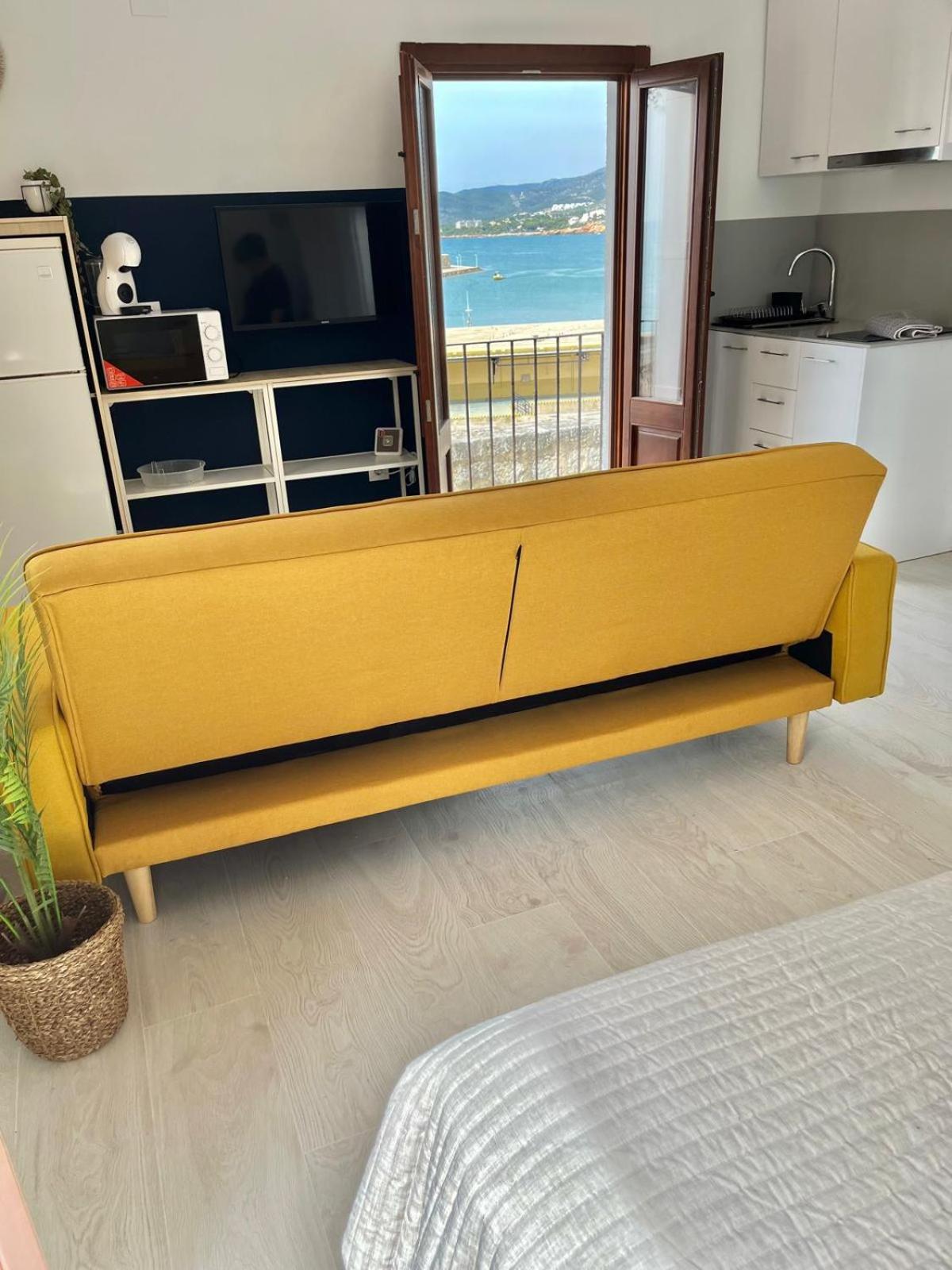 Estudio con vista al mar