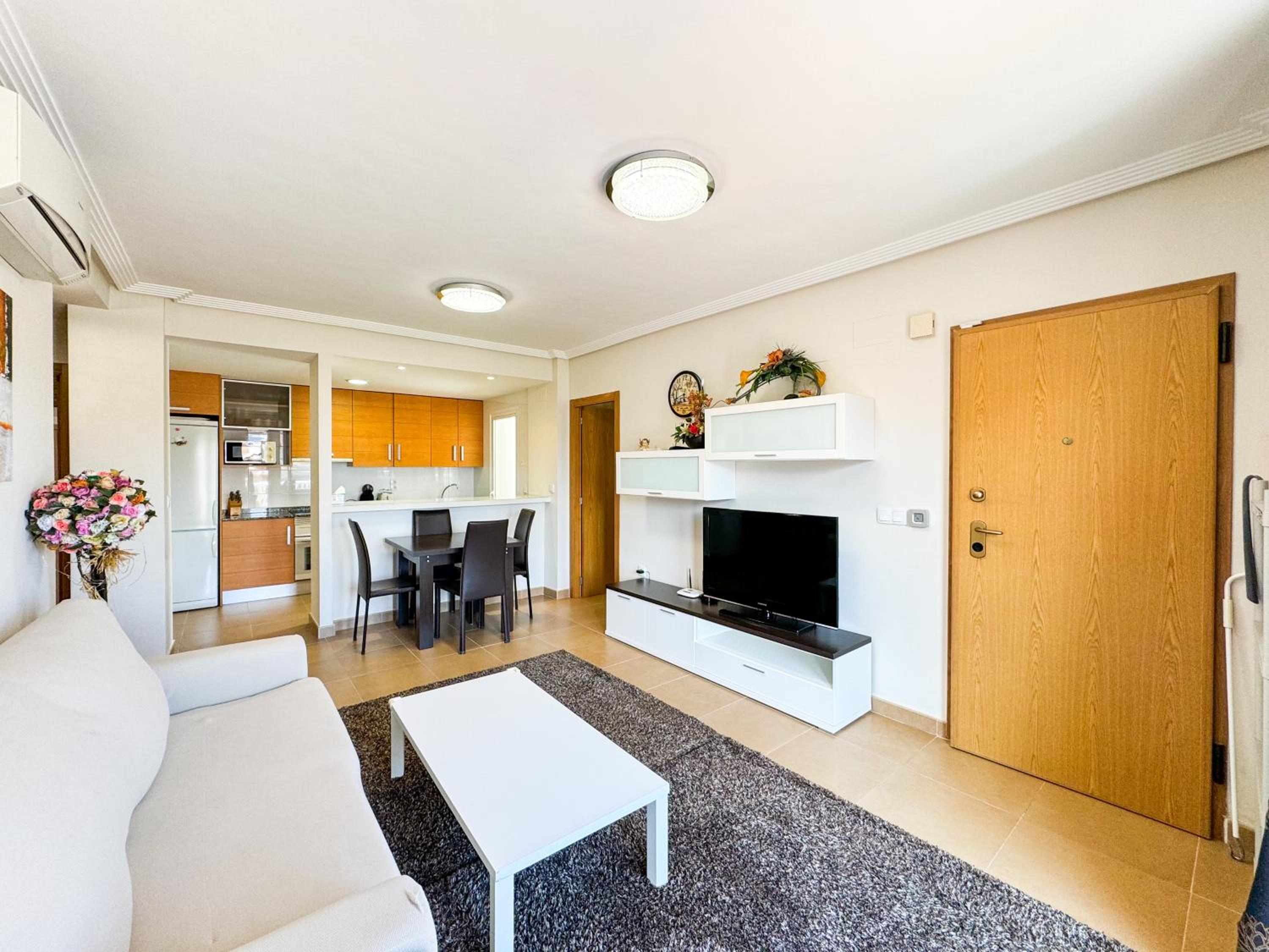 Apartamento de dos habitaciones con balcón y terraza