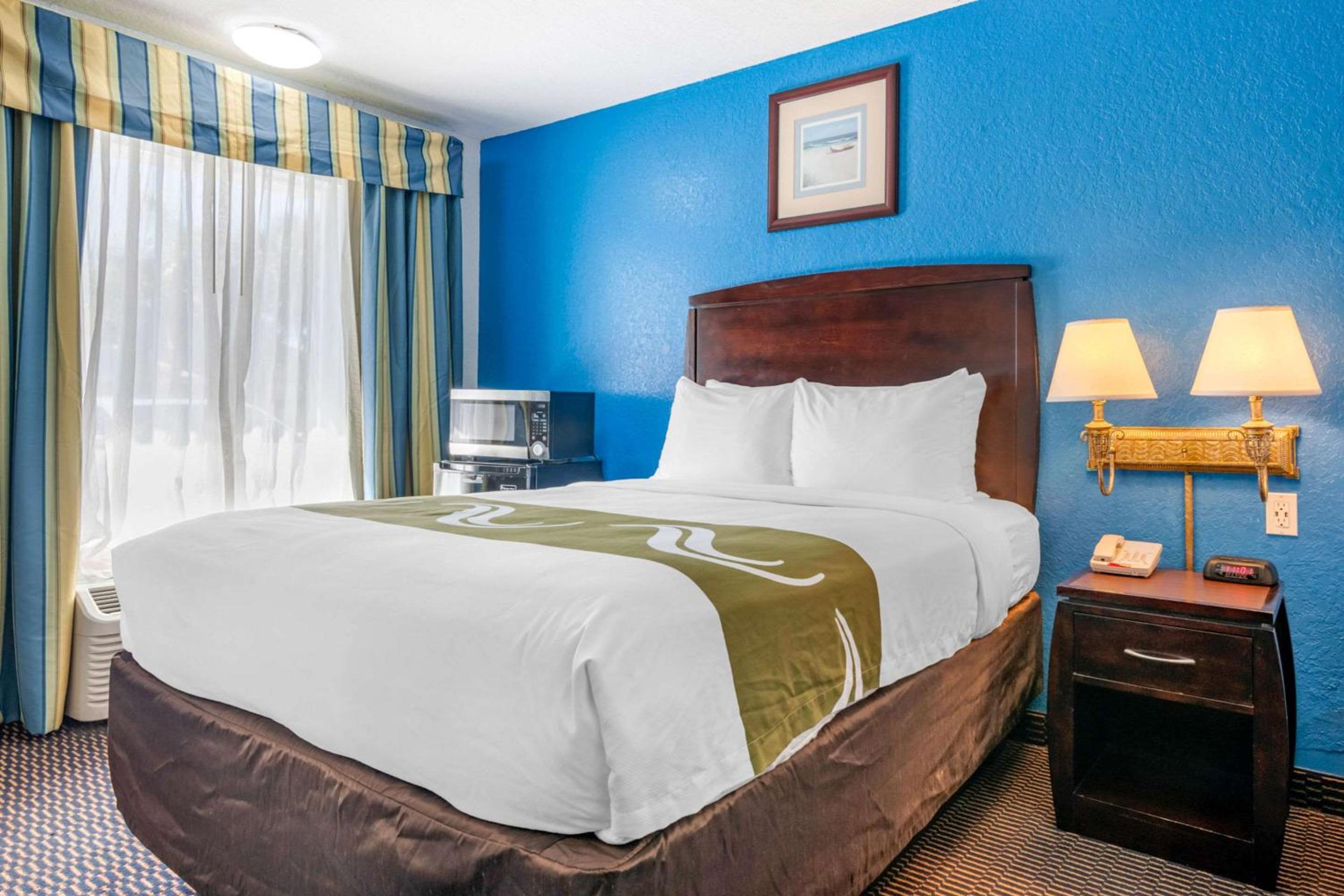 Queen Room with 2 Queen Beds - Photo 5