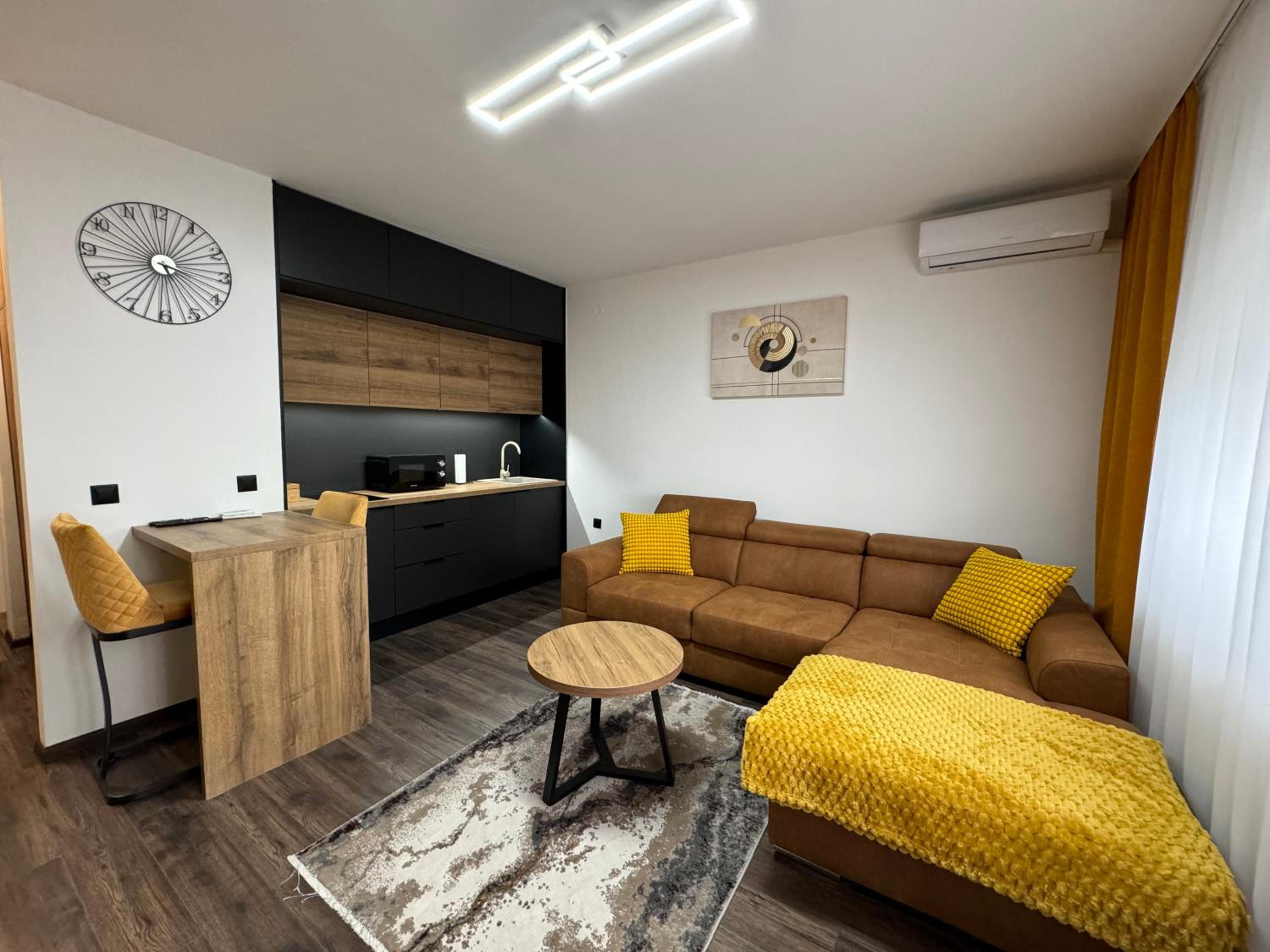 Studio Apartment With Balcony photo 1