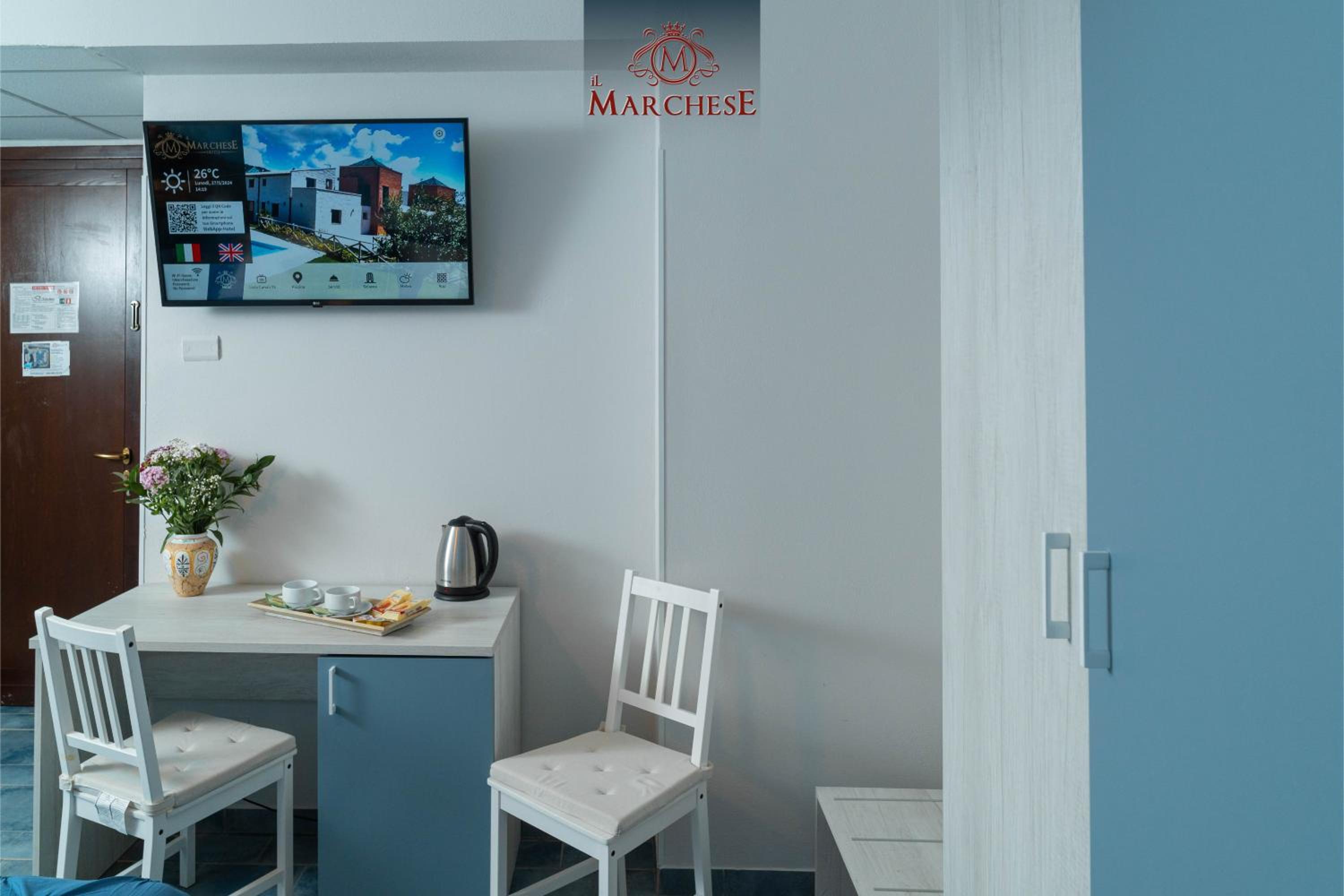 Deluxe Double Room with Balcony and Sea View photo 2