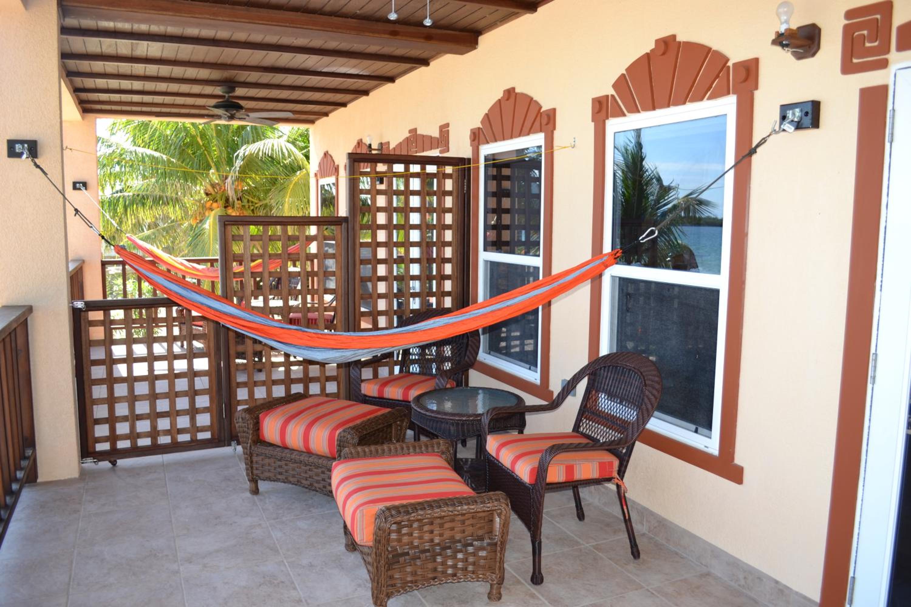 One Bedroom Queen Suite - Oceanfront photo 2